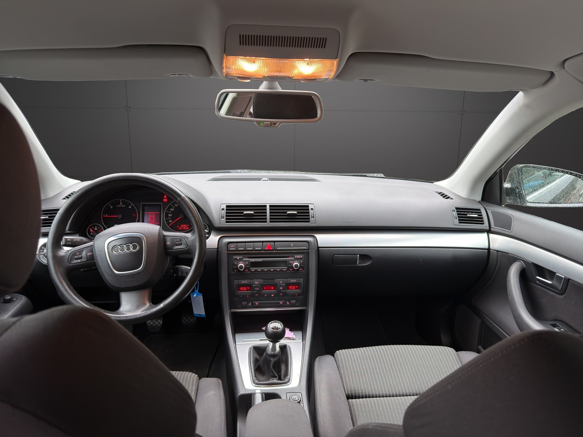 AUDI A4 Avant 2.0 TDI-image-10