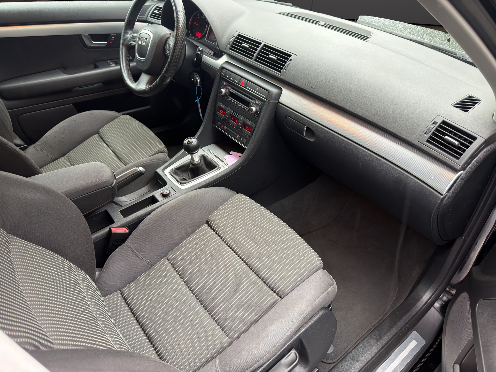 AUDI A4 Avant 2.0 TDI-image-11