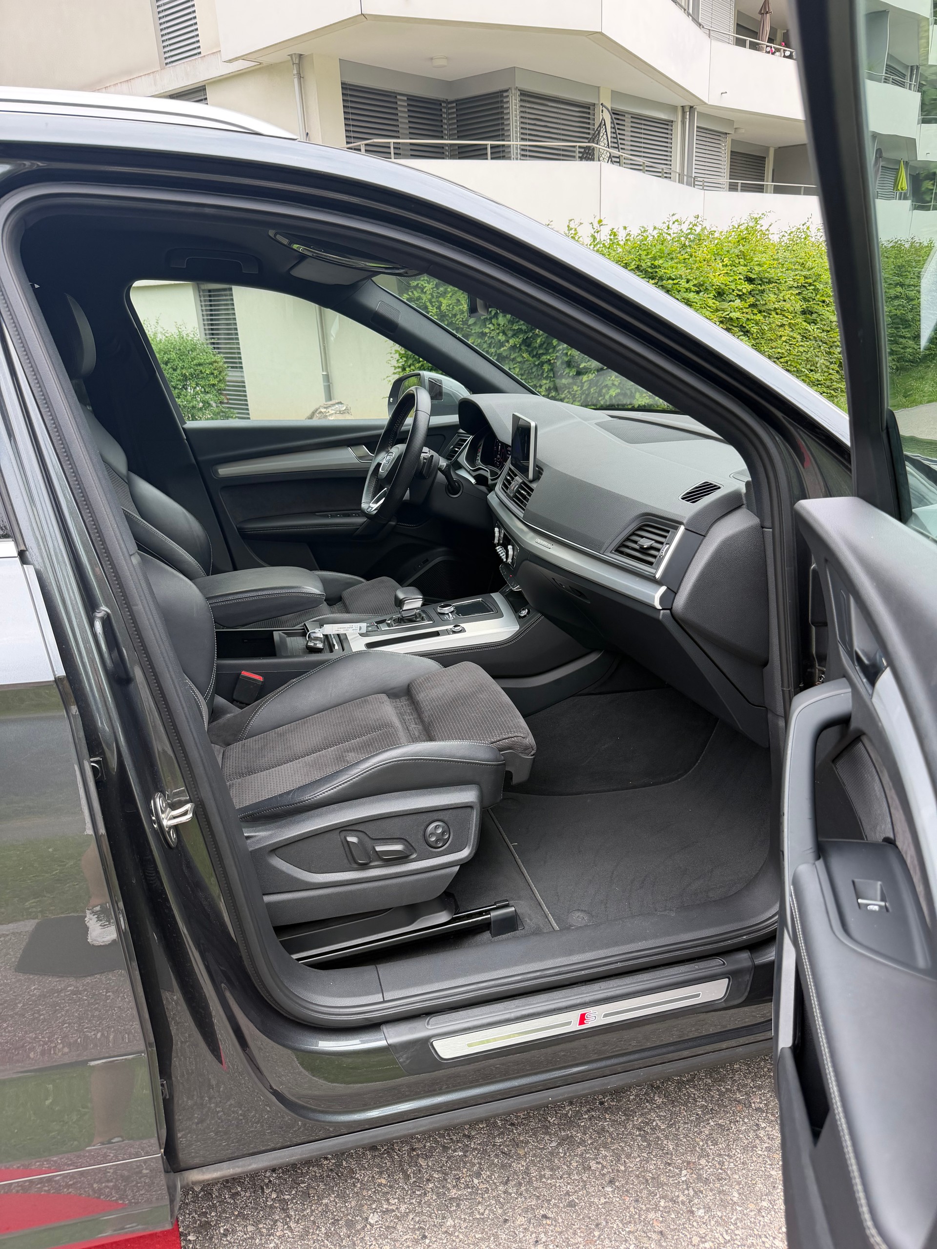 AUDI Q5 2.0 TDI sport quattro S-tronic-image-12