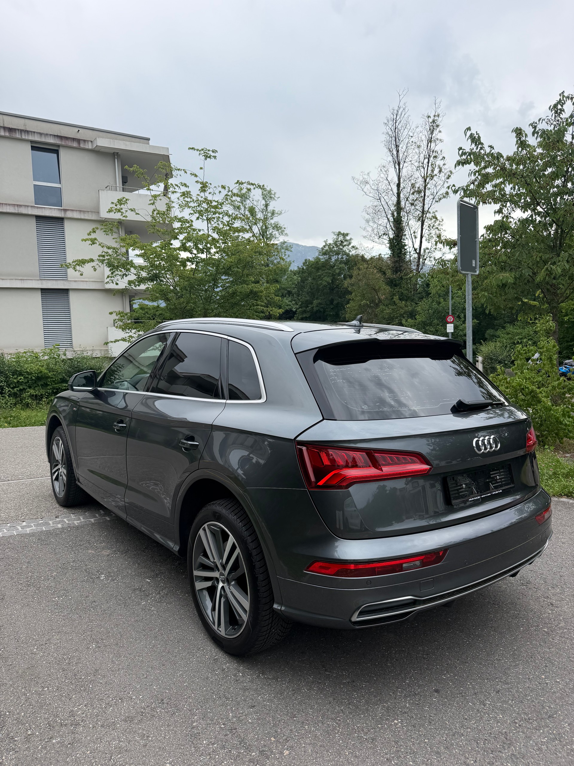 AUDI Q5 2.0 TDI sport quattro S-tronic-image-2