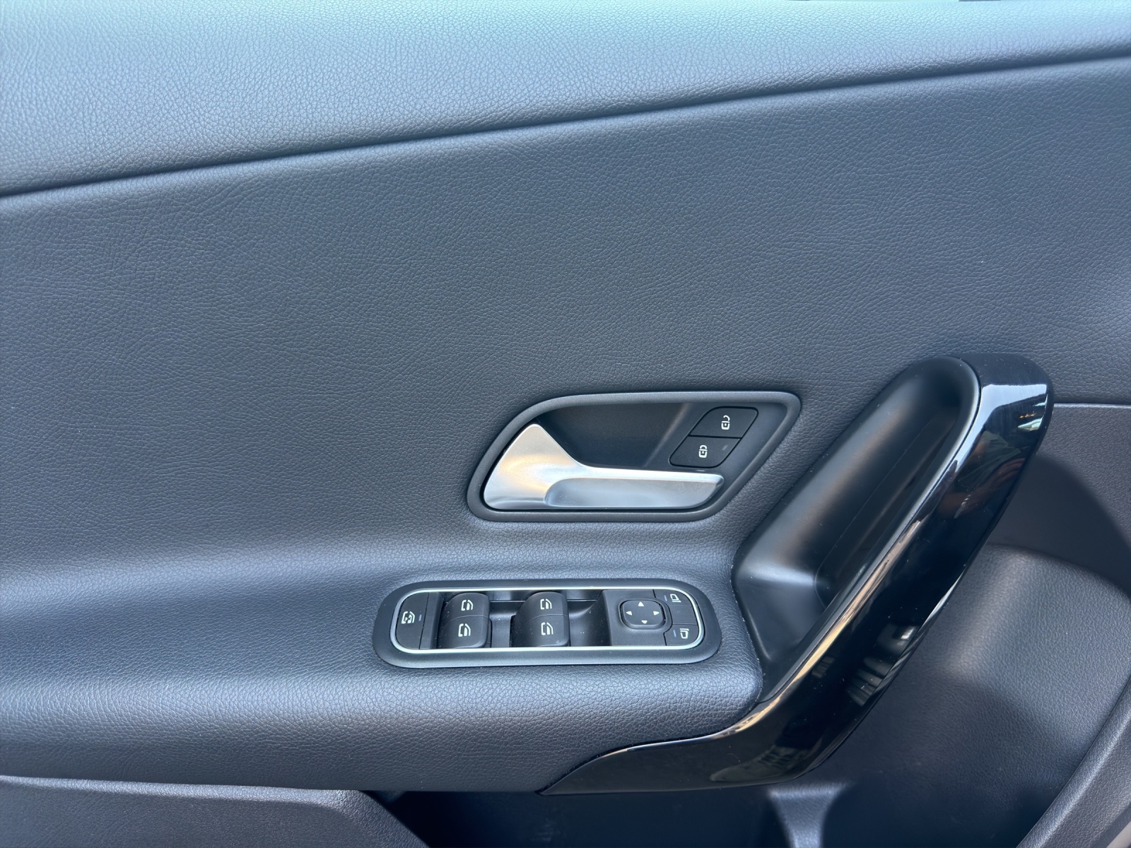 MERCEDES-BENZ A 180 d-image-11