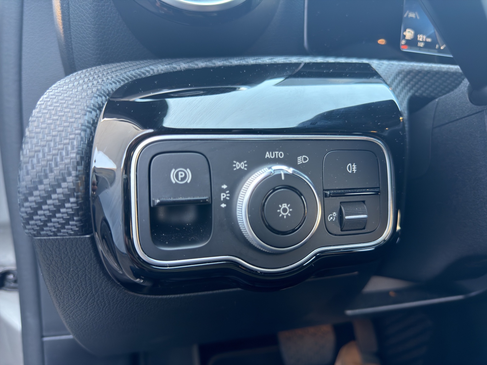 MERCEDES-BENZ A 180 d-image-25