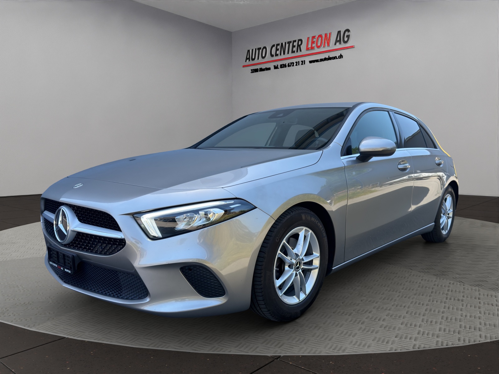 MERCEDES-BENZ A 180 d-showroom-element-1