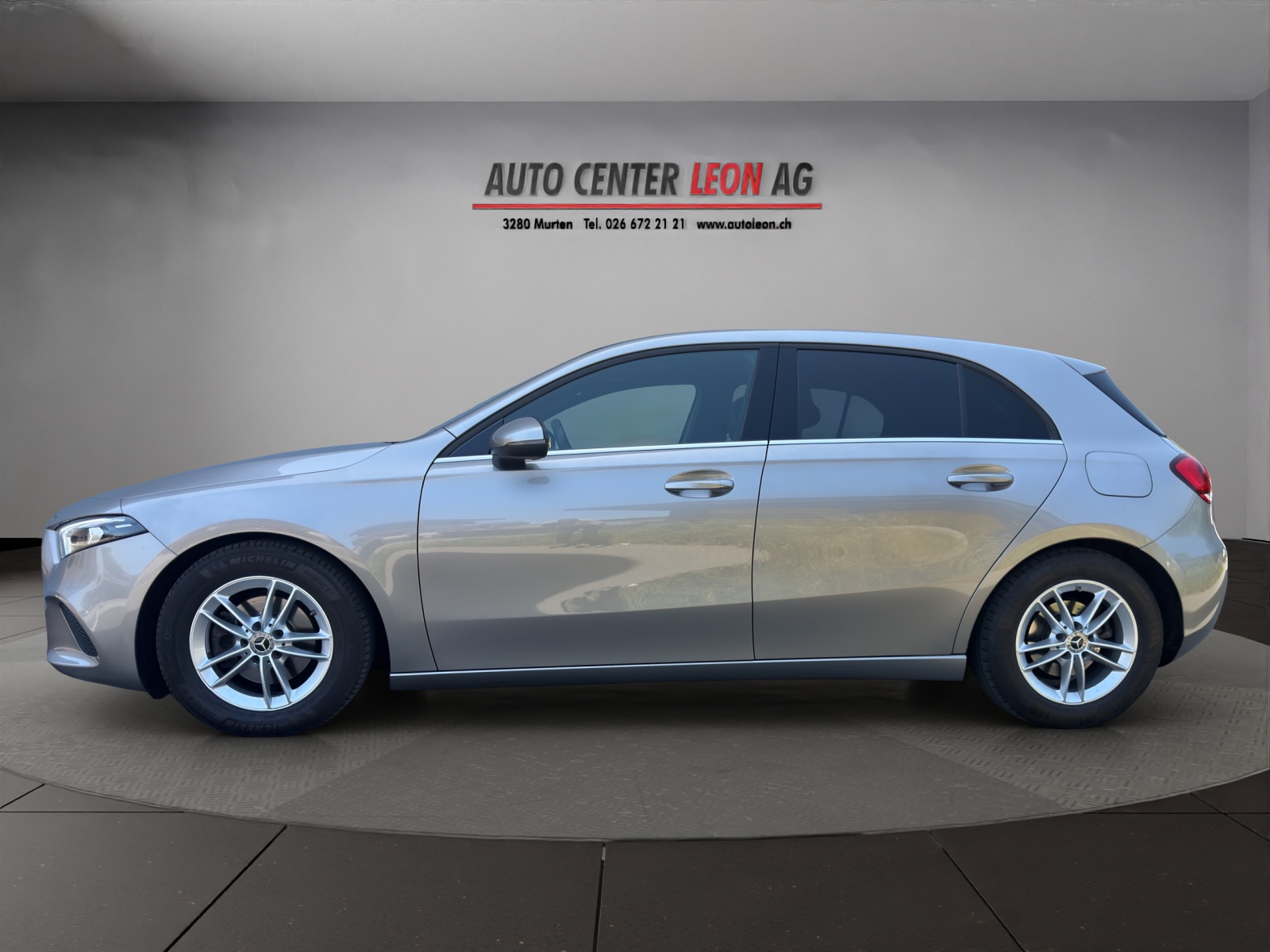 MERCEDES-BENZ A 180 d-showroom-element-2