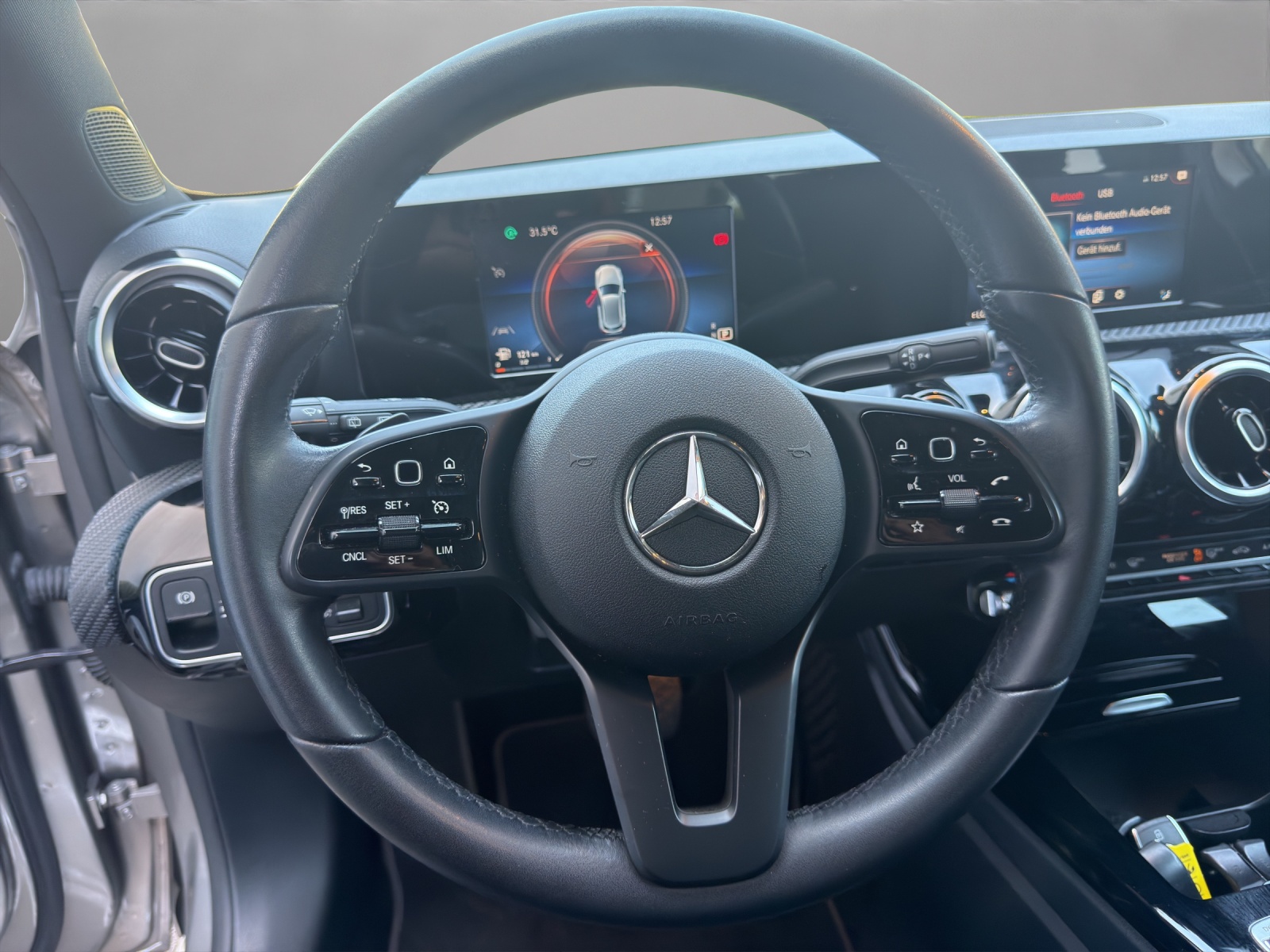 MERCEDES-BENZ A 180 d-image-9