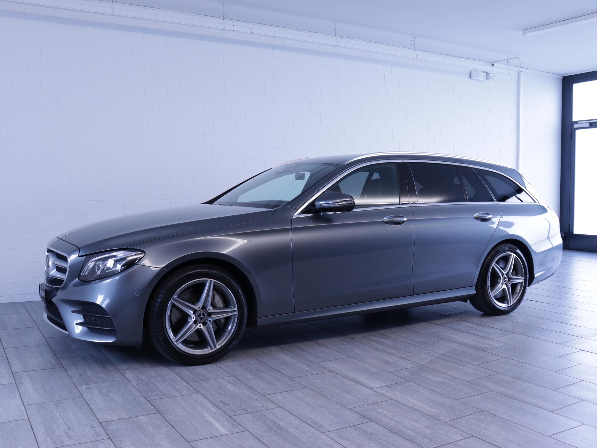 MERCEDES-BENZ E 450 AMG Line 4matic Kombi-showroom-element-1