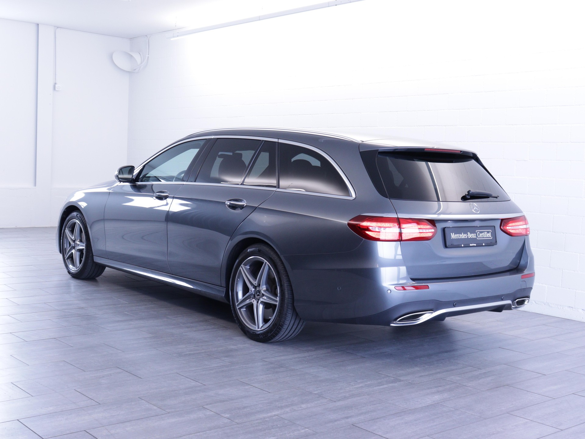MERCEDES-BENZ E 450 AMG Line 4matic Kombi-showroom-element-3
