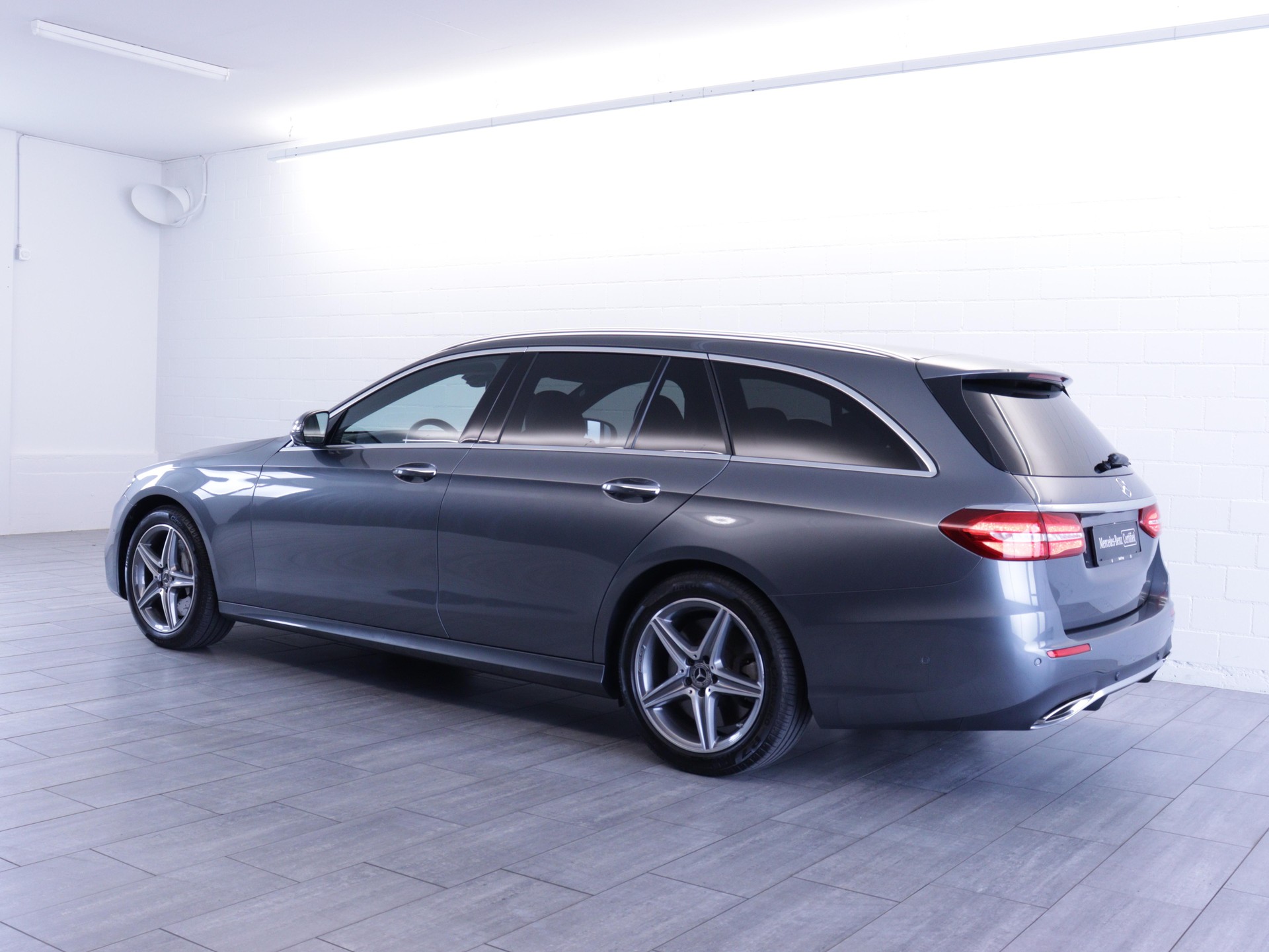 MERCEDES-BENZ E 450 AMG Line 4matic Kombi-showroom-element-2