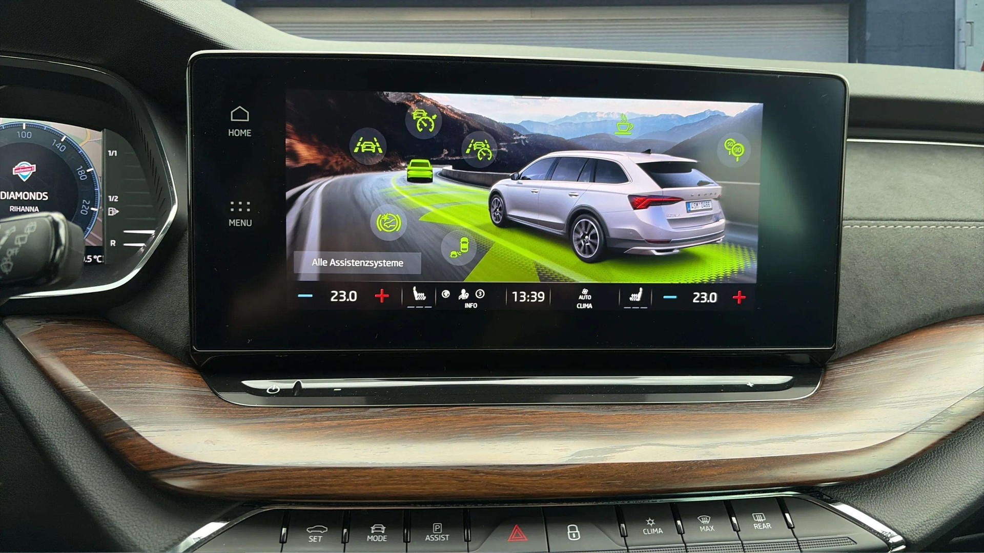 SKODA Octavia Combi 2.0 TDI DSG Scout 4x4-image-16