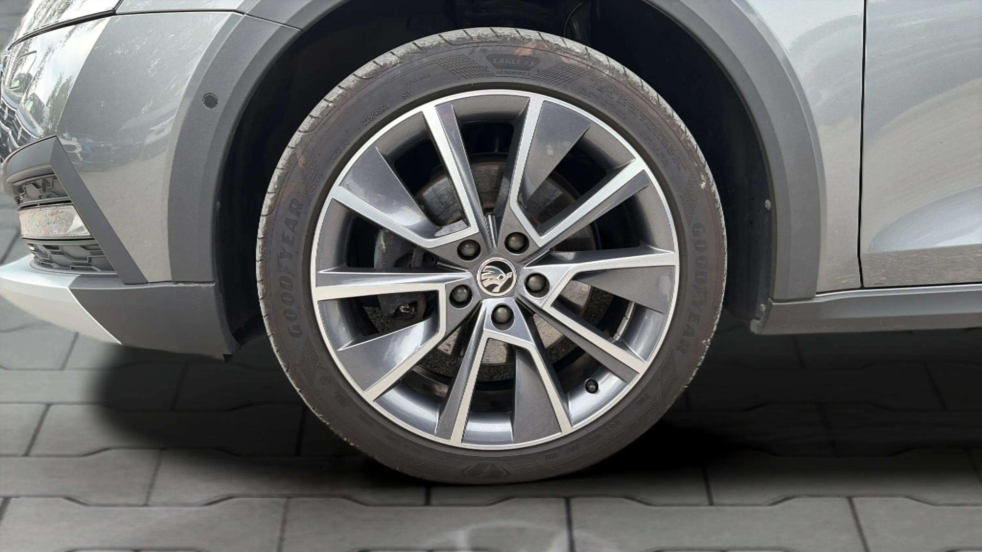 SKODA Octavia Combi 2.0 TDI DSG Scout 4x4-image-27