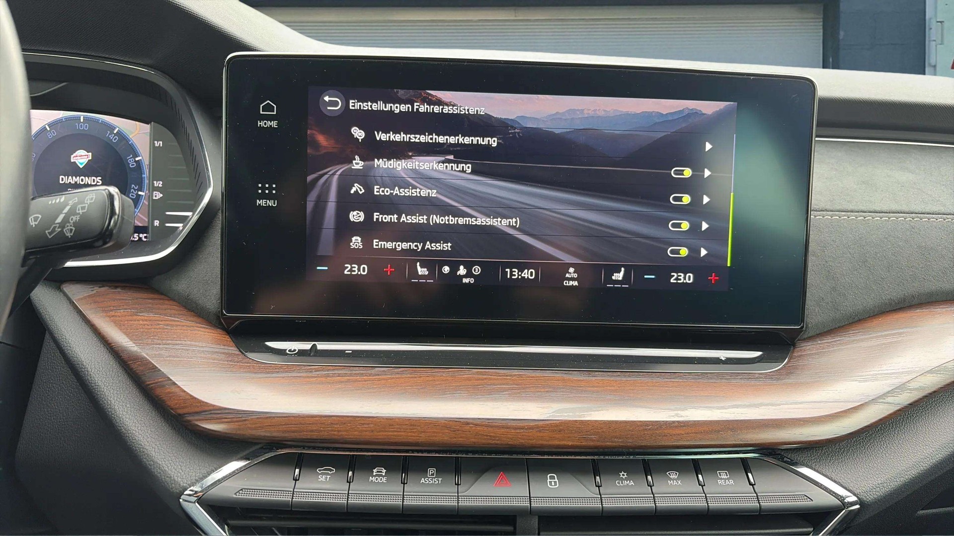 SKODA Octavia Combi 2.0 TDI DSG Scout 4x4-image-18