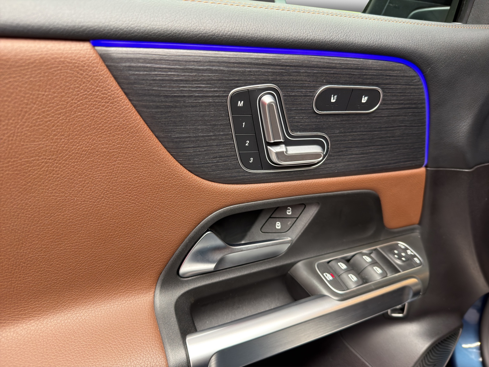 MERCEDES-BENZ GLB 220 d AMG Line 4 MAT.-image-10