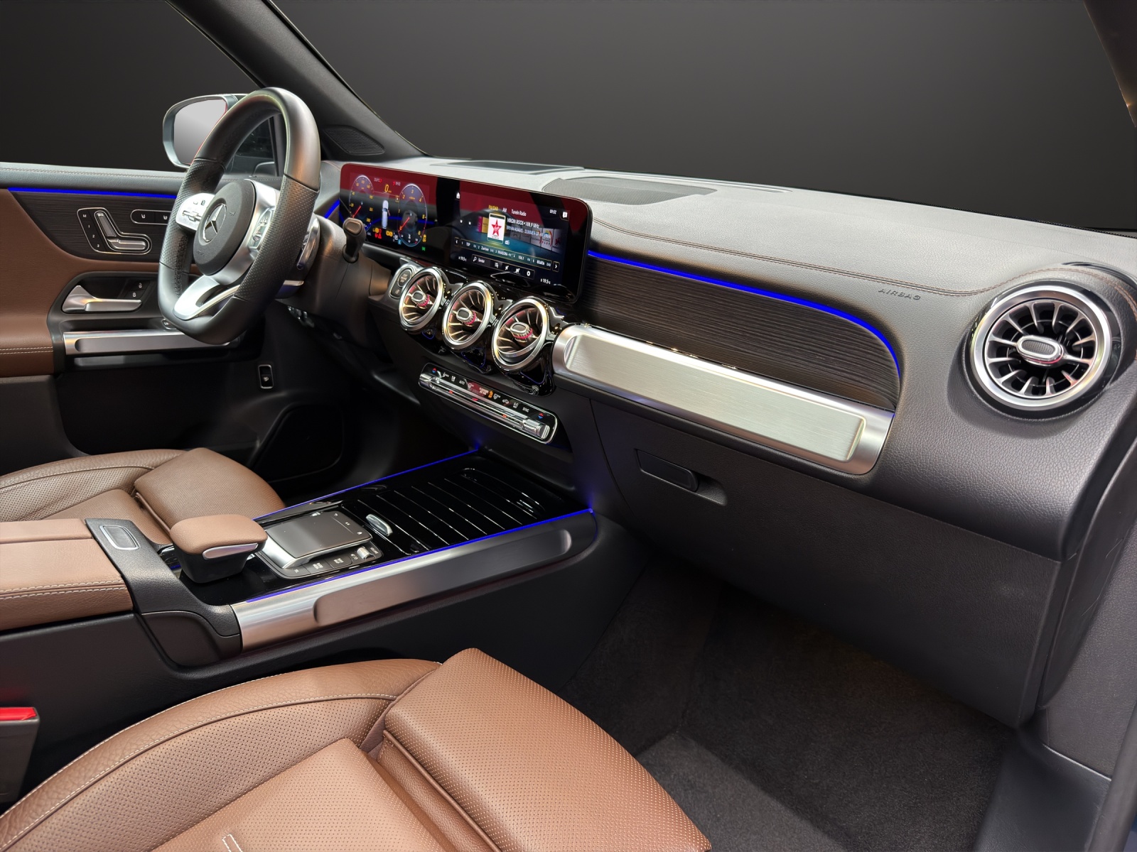MERCEDES-BENZ GLB 220 d AMG Line 4 MAT.-image-7