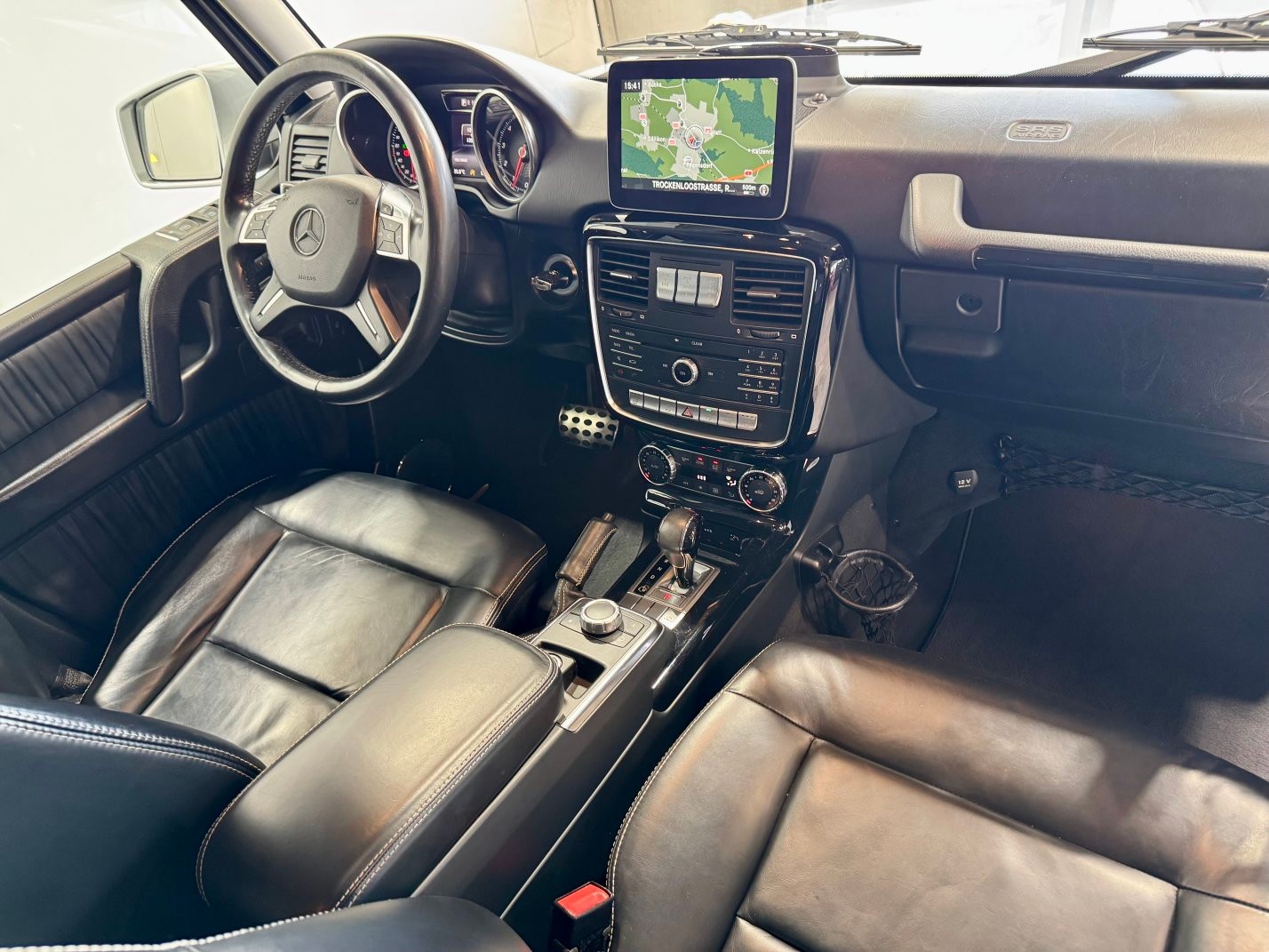 MERCEDES-BENZ G 500 lang Wagon-showroom-element-3