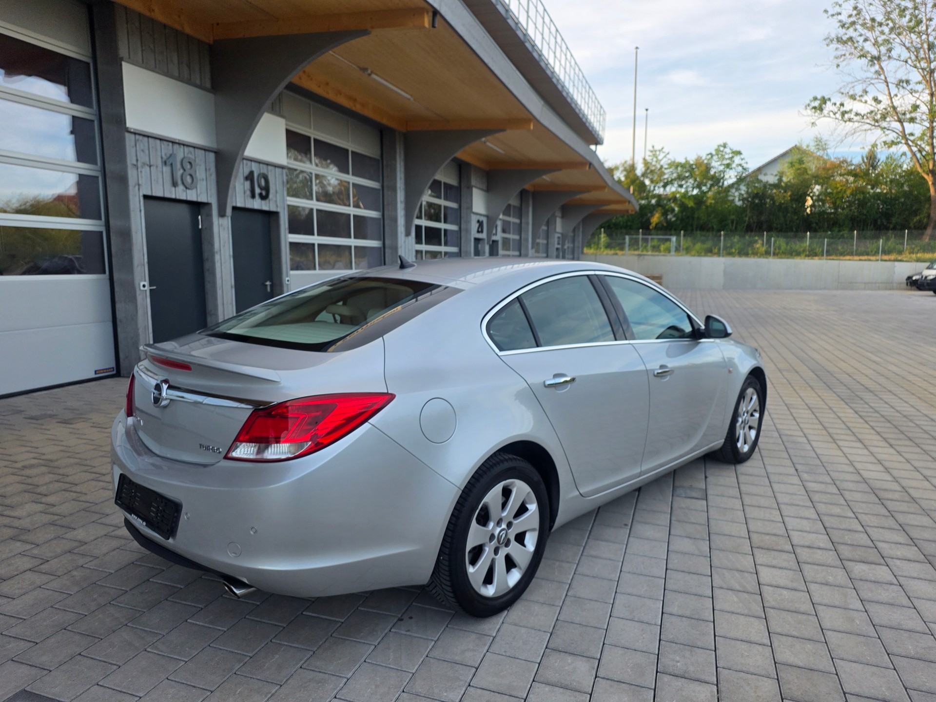 OPEL Insignia 2.0 Turbo Sport Automatic-image-5