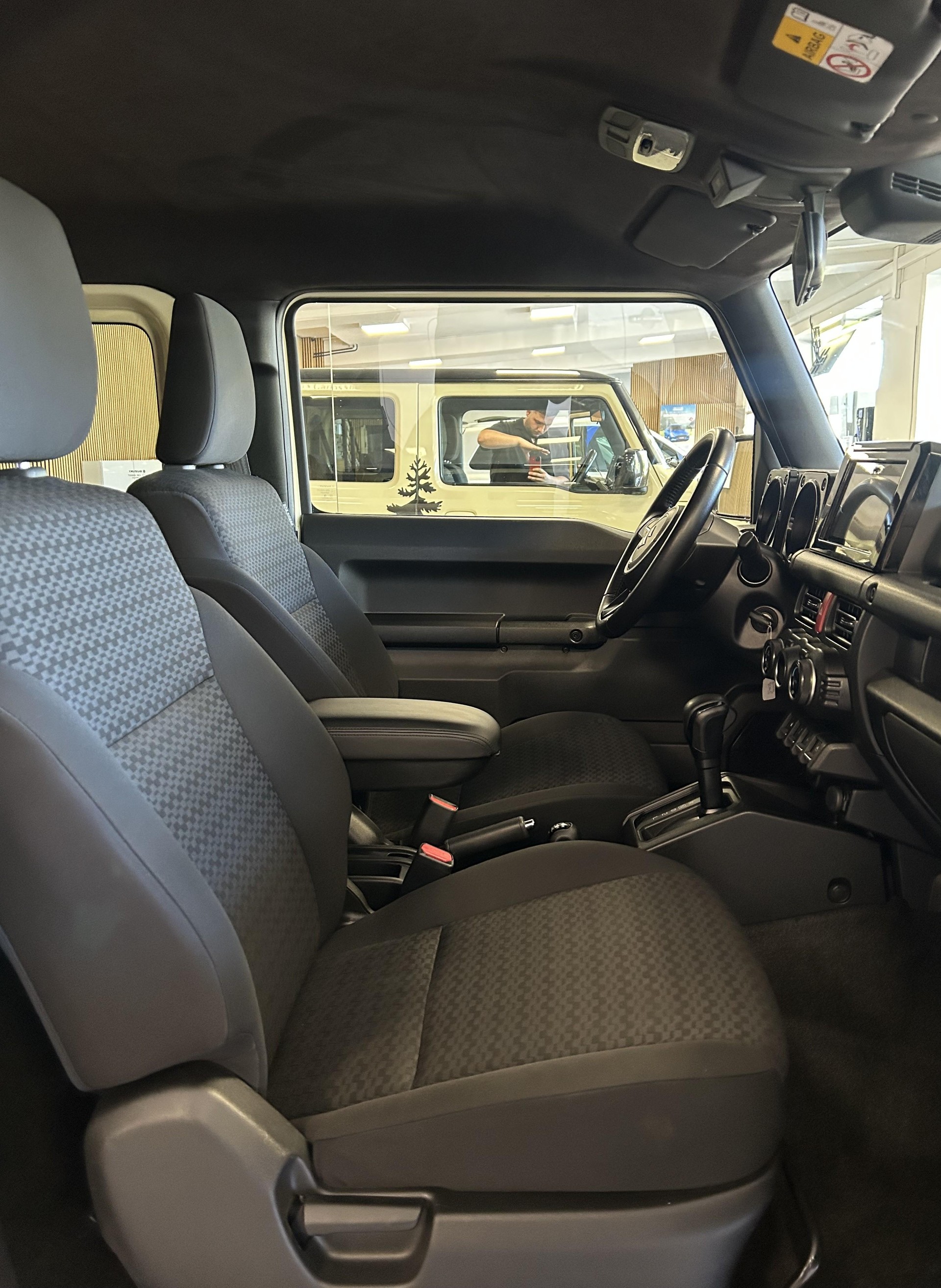 SUZUKI Jimny 1.5 Compact Top Automatique 4 Place/4Platz-image-11