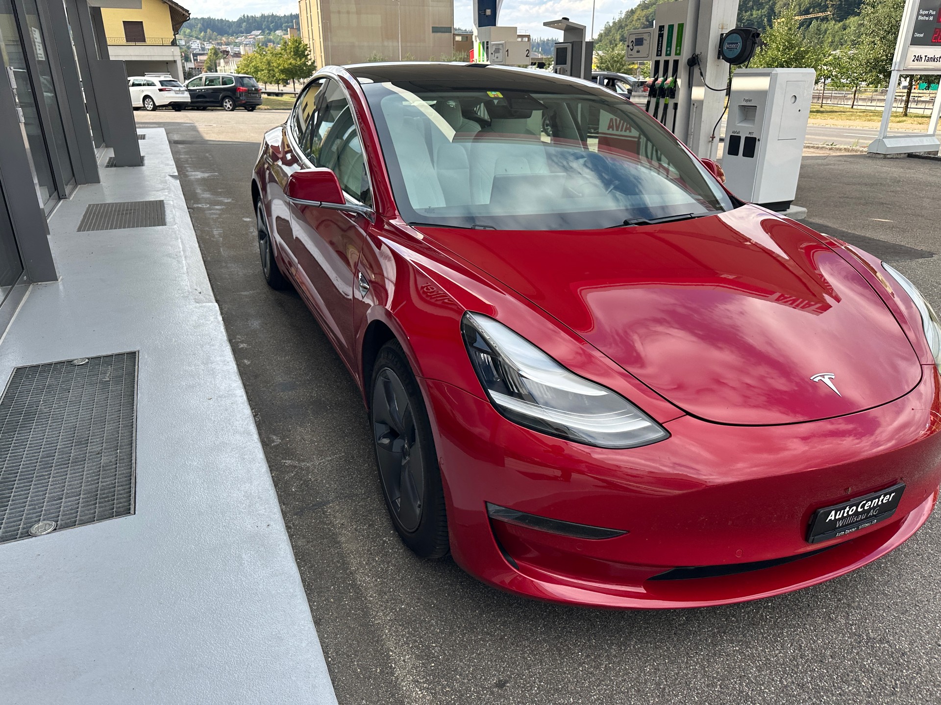 TESLA Model 3 Long Range Dual Motor AWD-showroom-element-3
