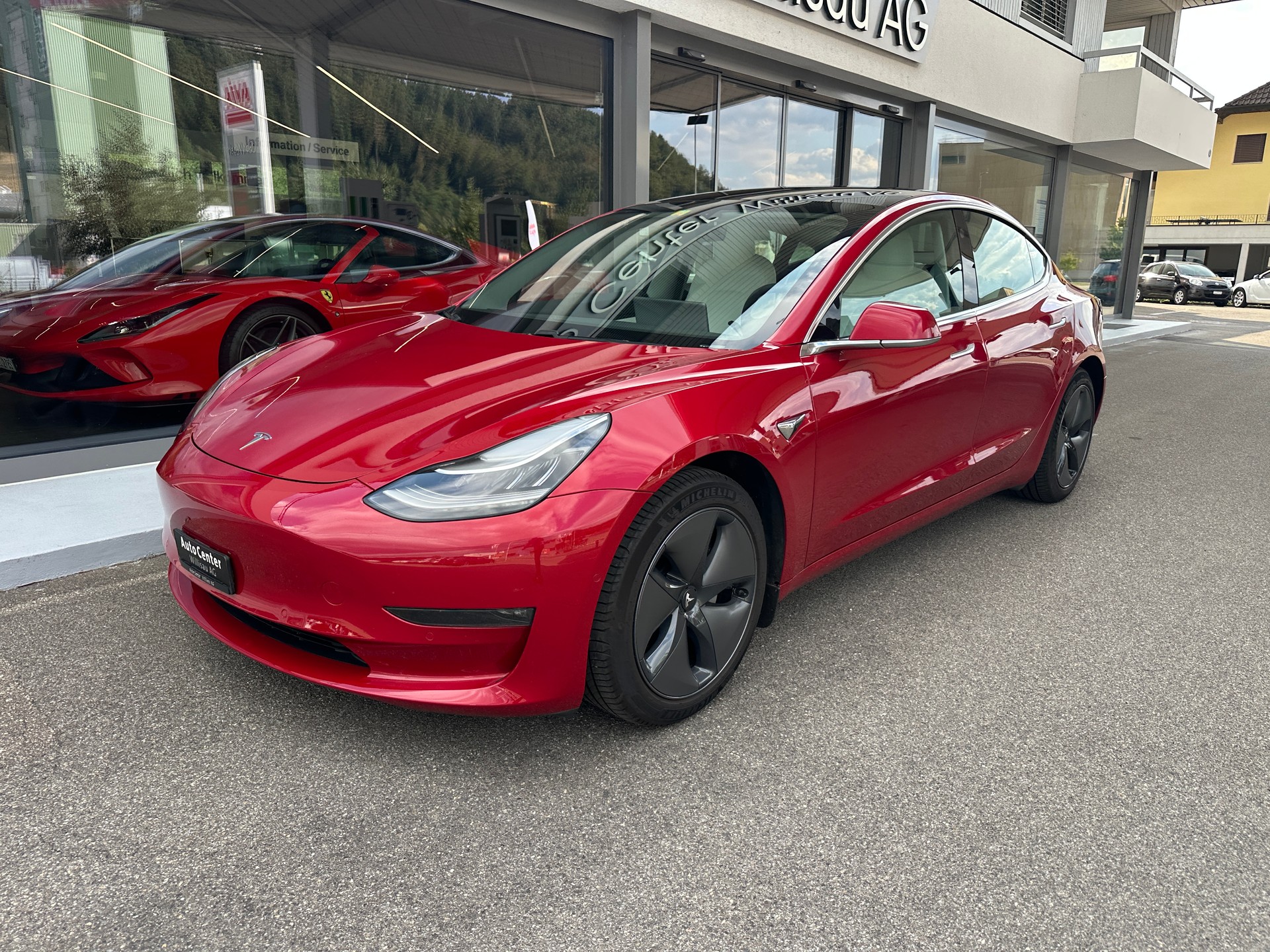 TESLA Model 3 Long Range Dual Motor AWD-showroom-element-1