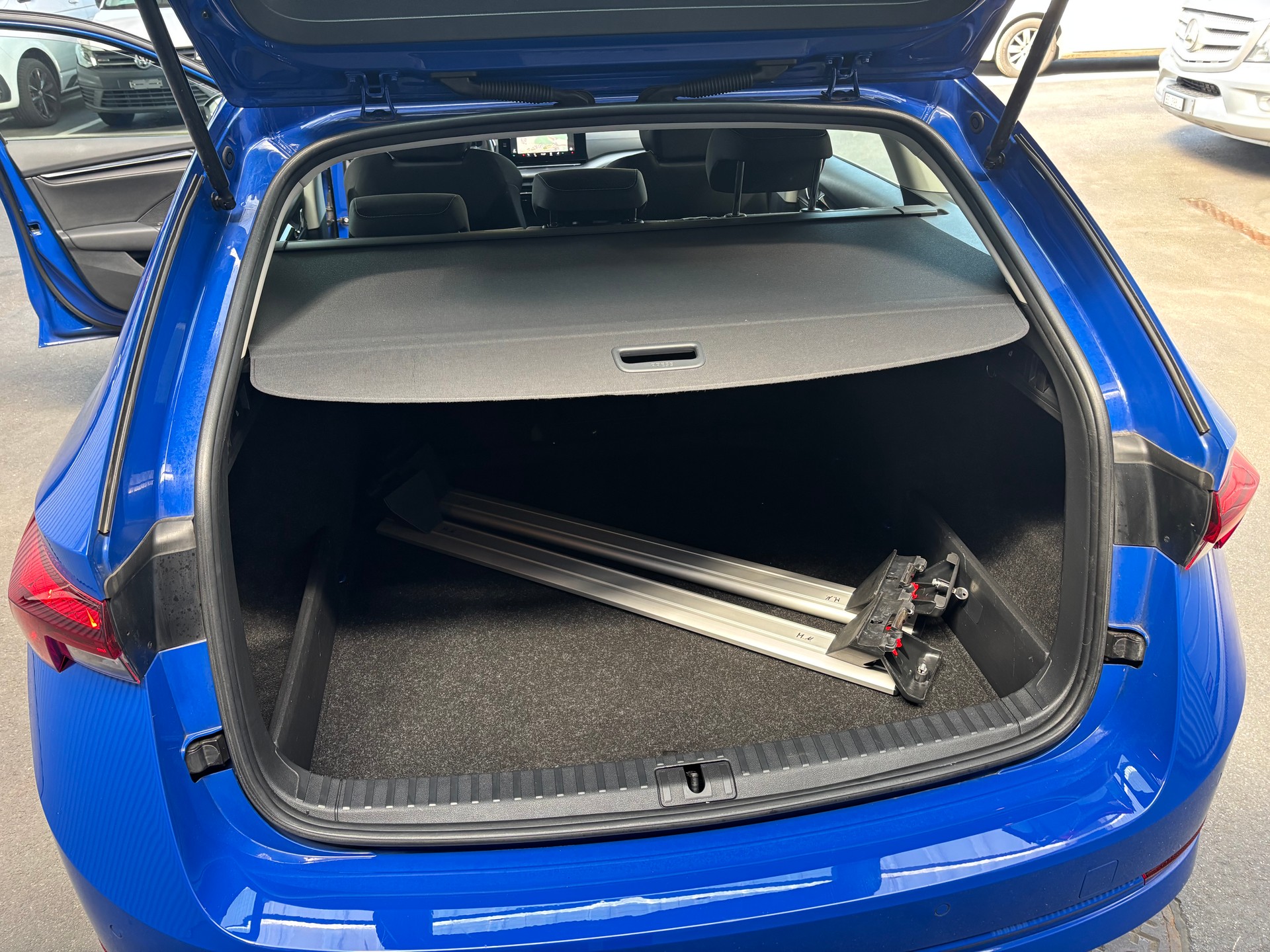 SKODA Octavia Combi 2.0 TDI DSG Ambition-image-8
