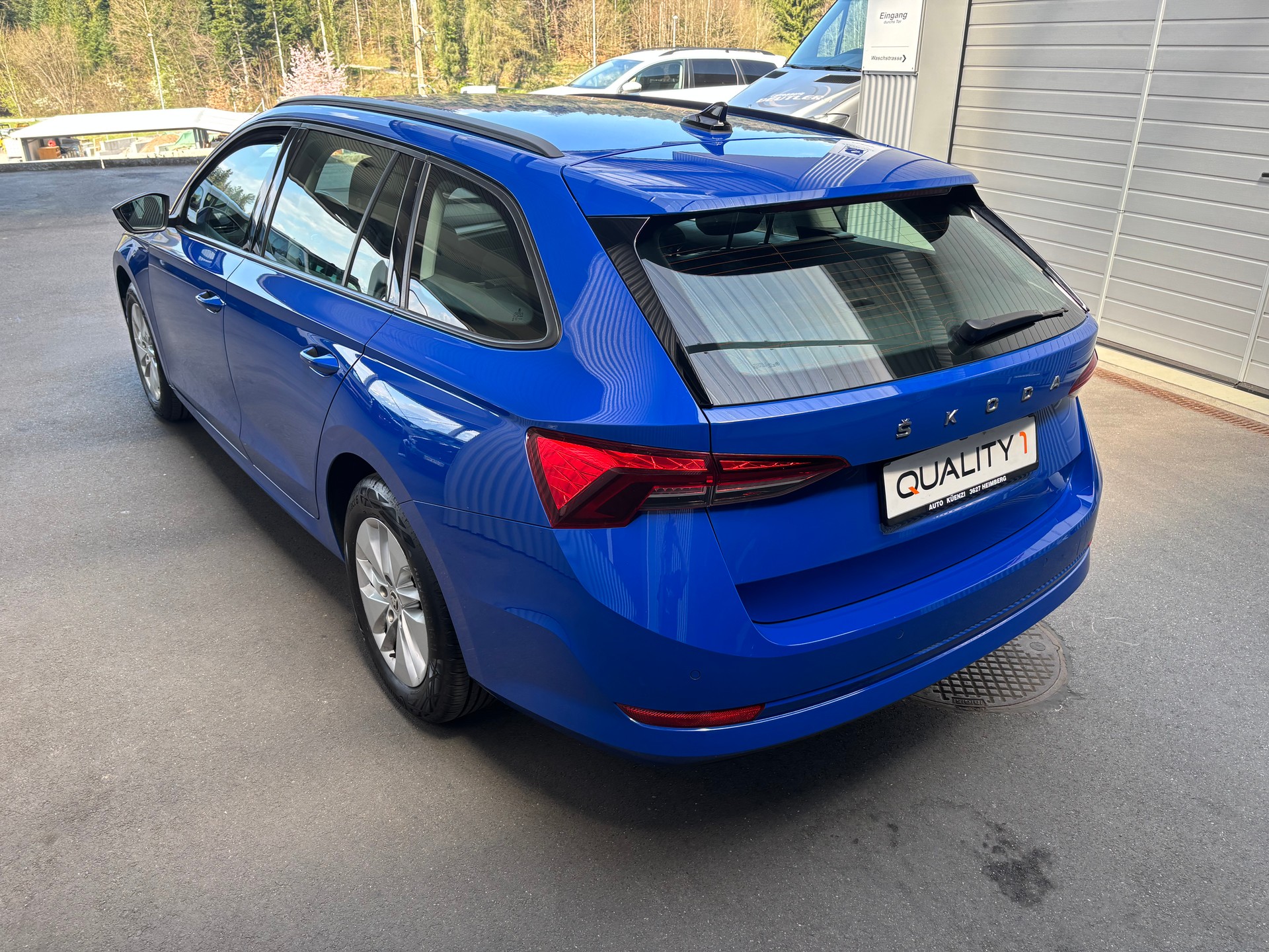 SKODA Octavia Combi 2.0 TDI DSG Ambition-showroom-element-2