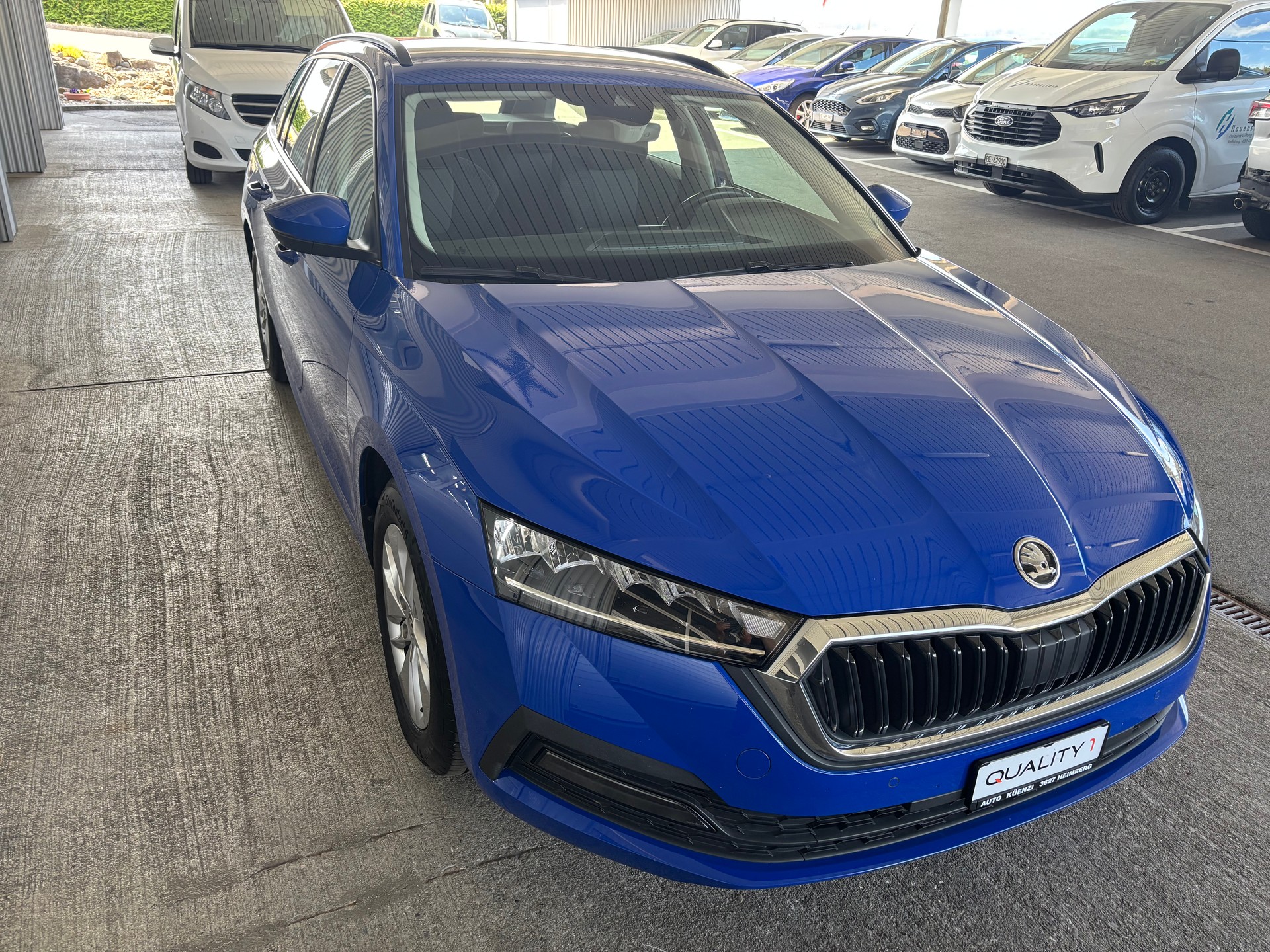 SKODA Octavia Combi 2.0 TDI DSG Ambition-showroom-element-1