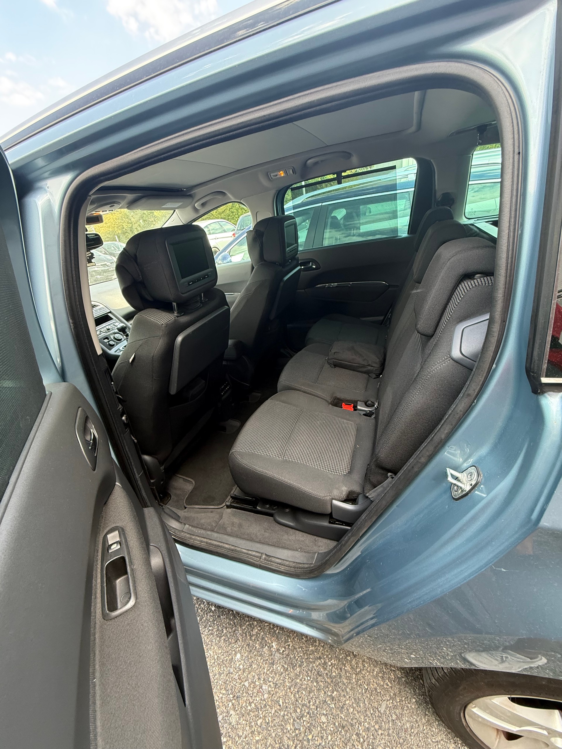 PEUGEOT 5008 1.6 16V T Sport Pack 7 Plätze-image-11