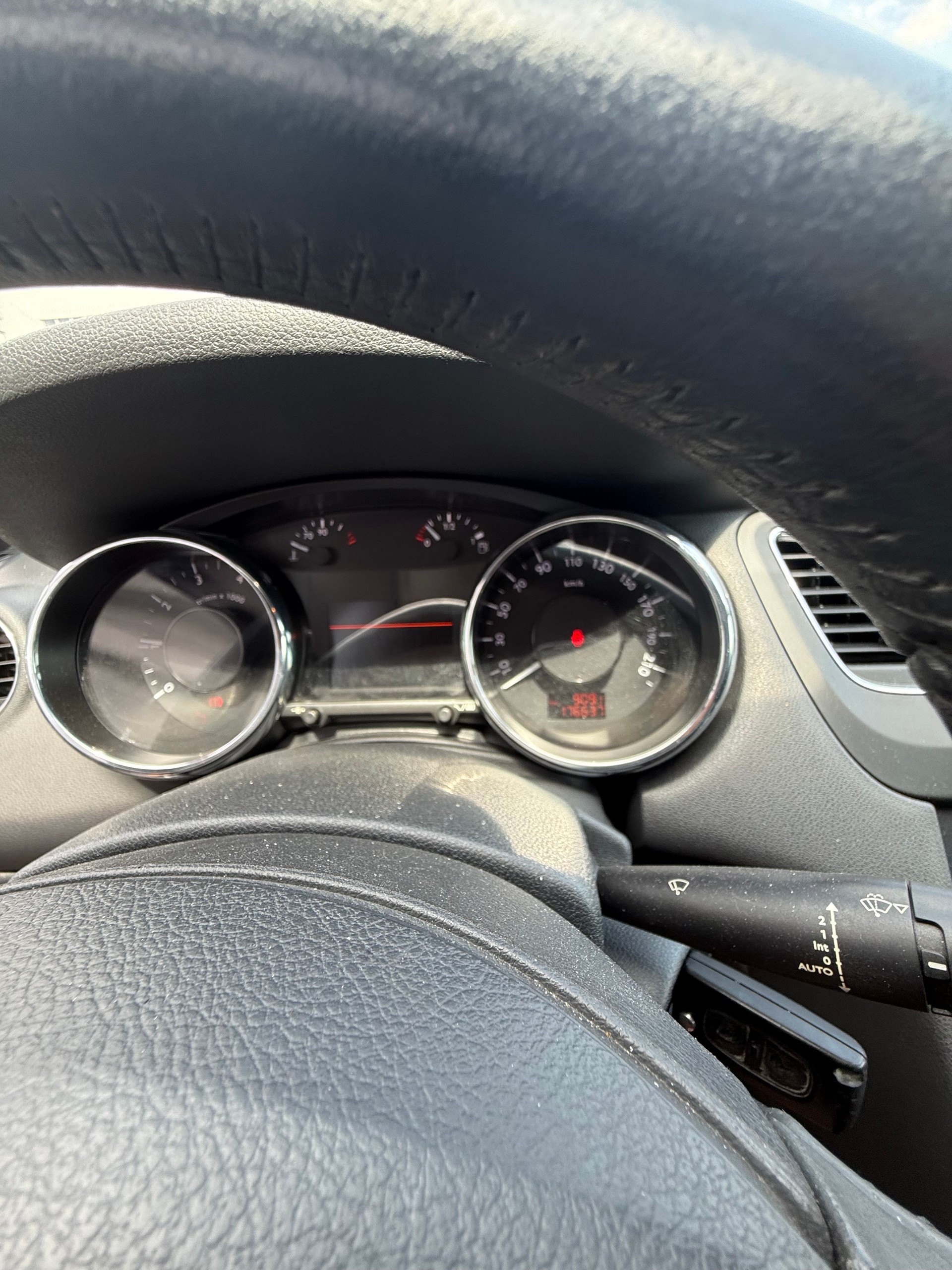 PEUGEOT 5008 1.6 16V T Sport Pack 7 Plätze-image-8