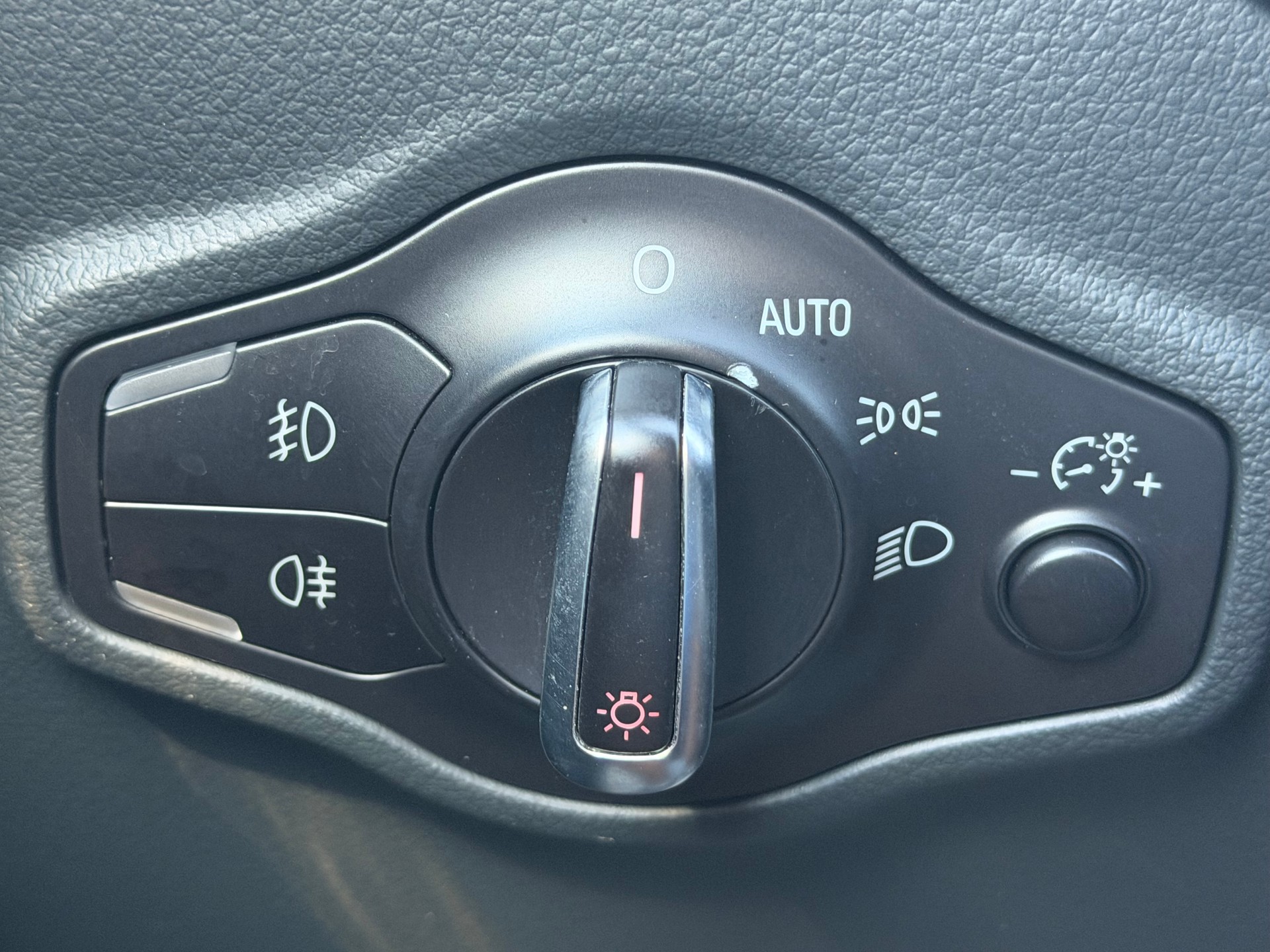 AUDI Q5 2.0 TFSI quattro tiptronic-image-16