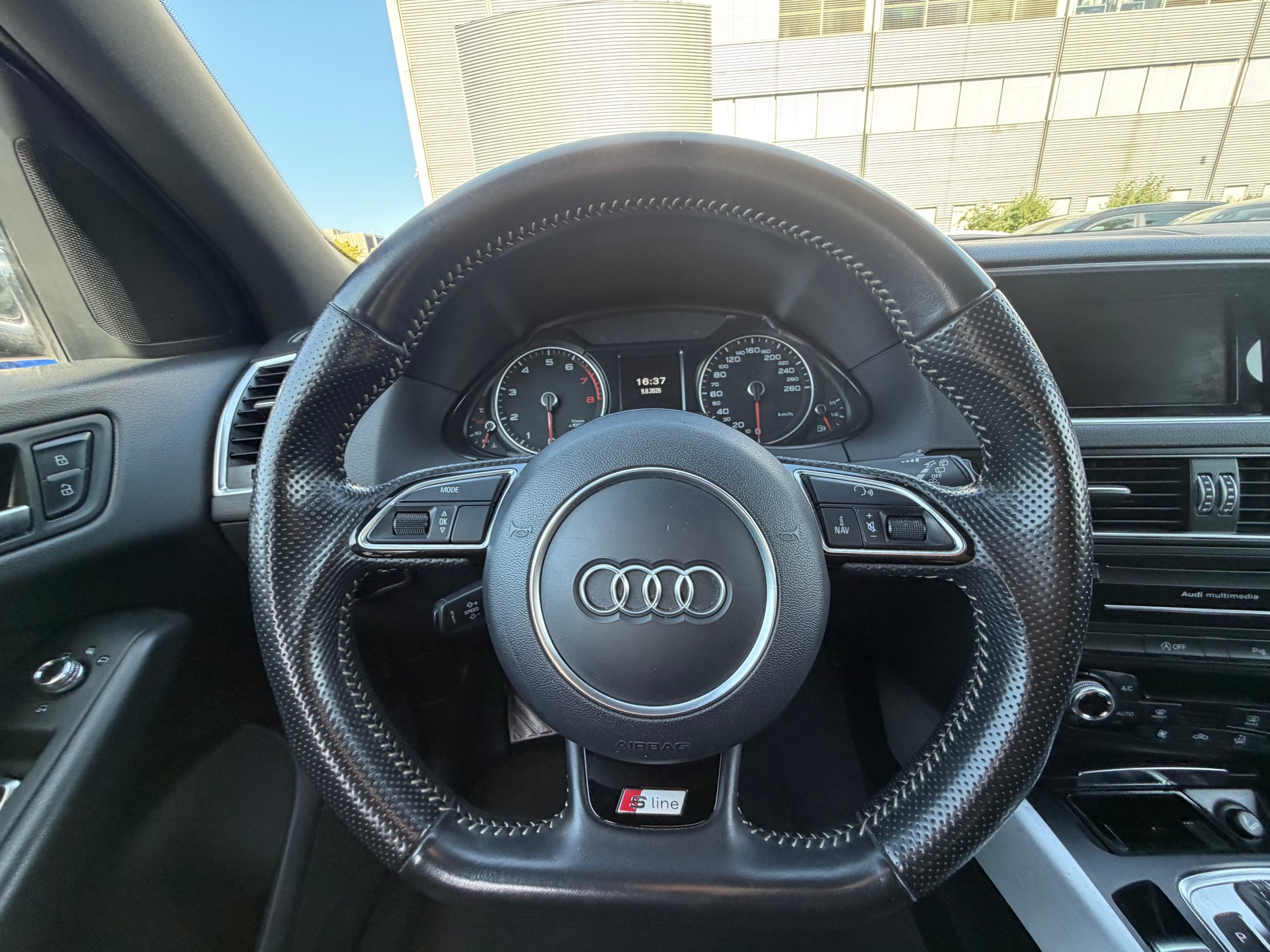 AUDI Q5 2.0 TFSI quattro tiptronic-image-13