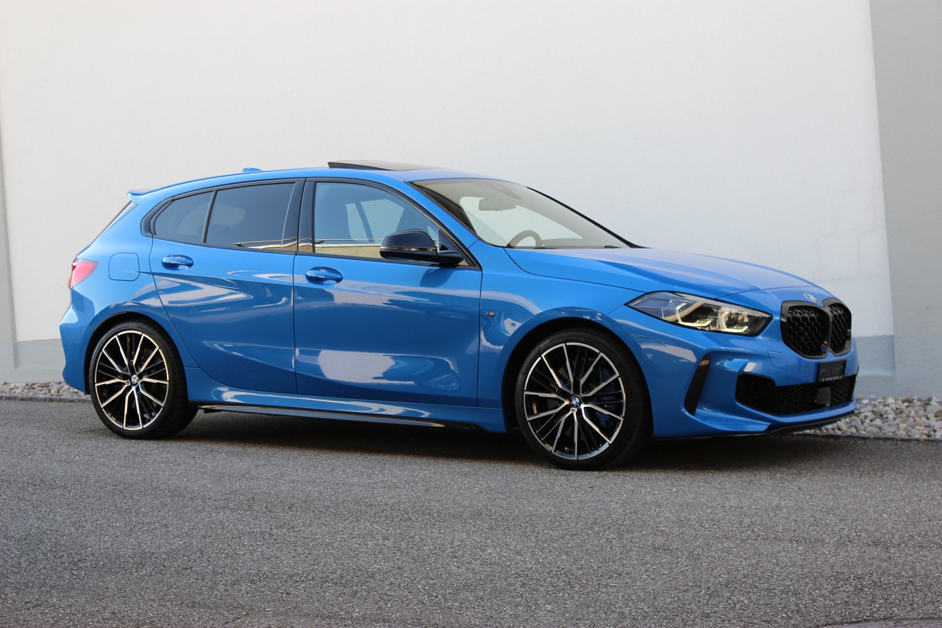 BMW M135i xDrive *MISANO BLAU METALLIC*-image-5