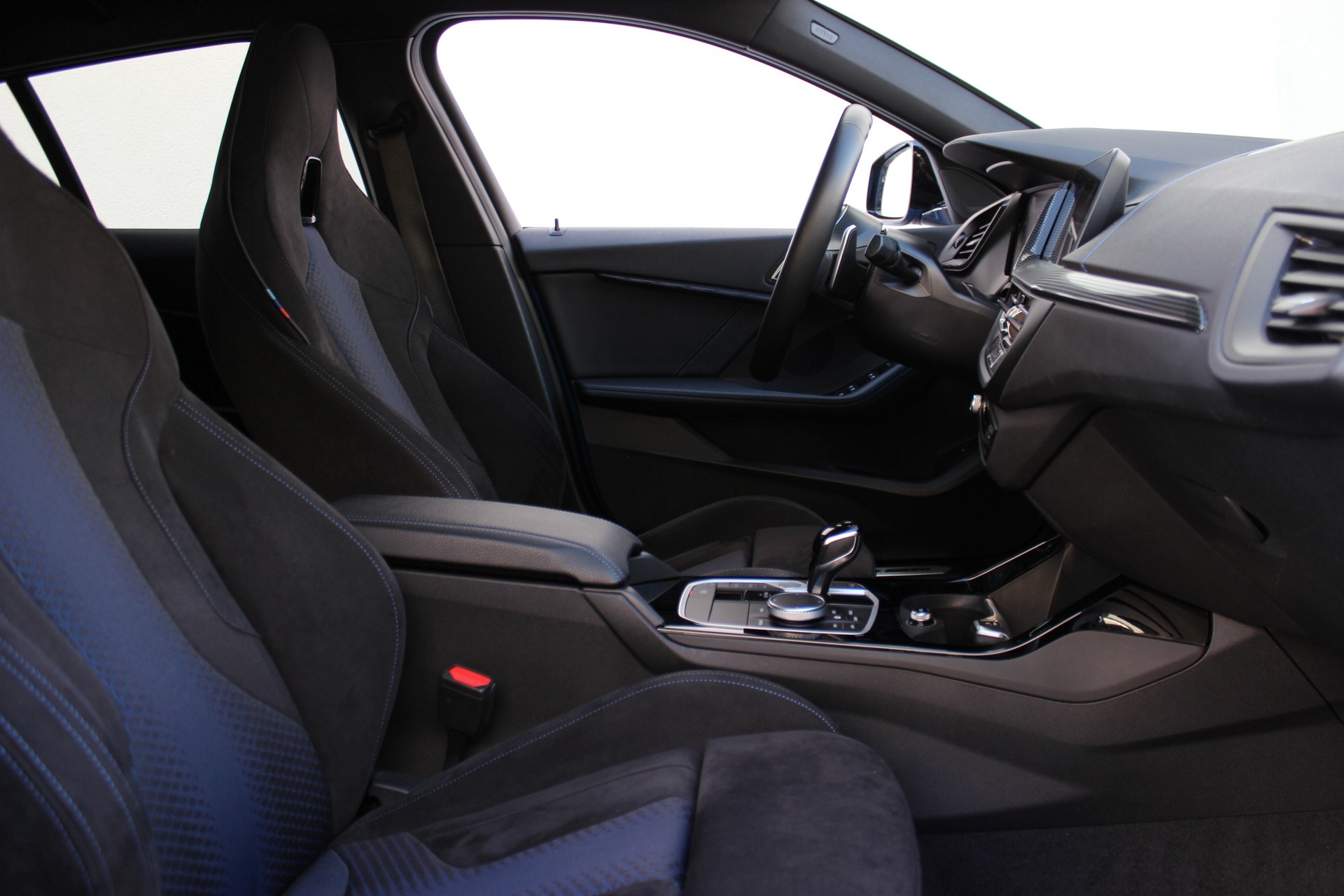 BMW M135i xDrive *MISANO BLAU METALLIC*-showroom-element-3