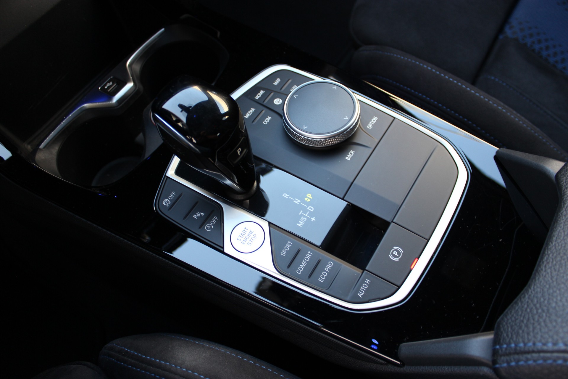 BMW M135i xDrive *MISANO BLAU METALLIC*-image-14