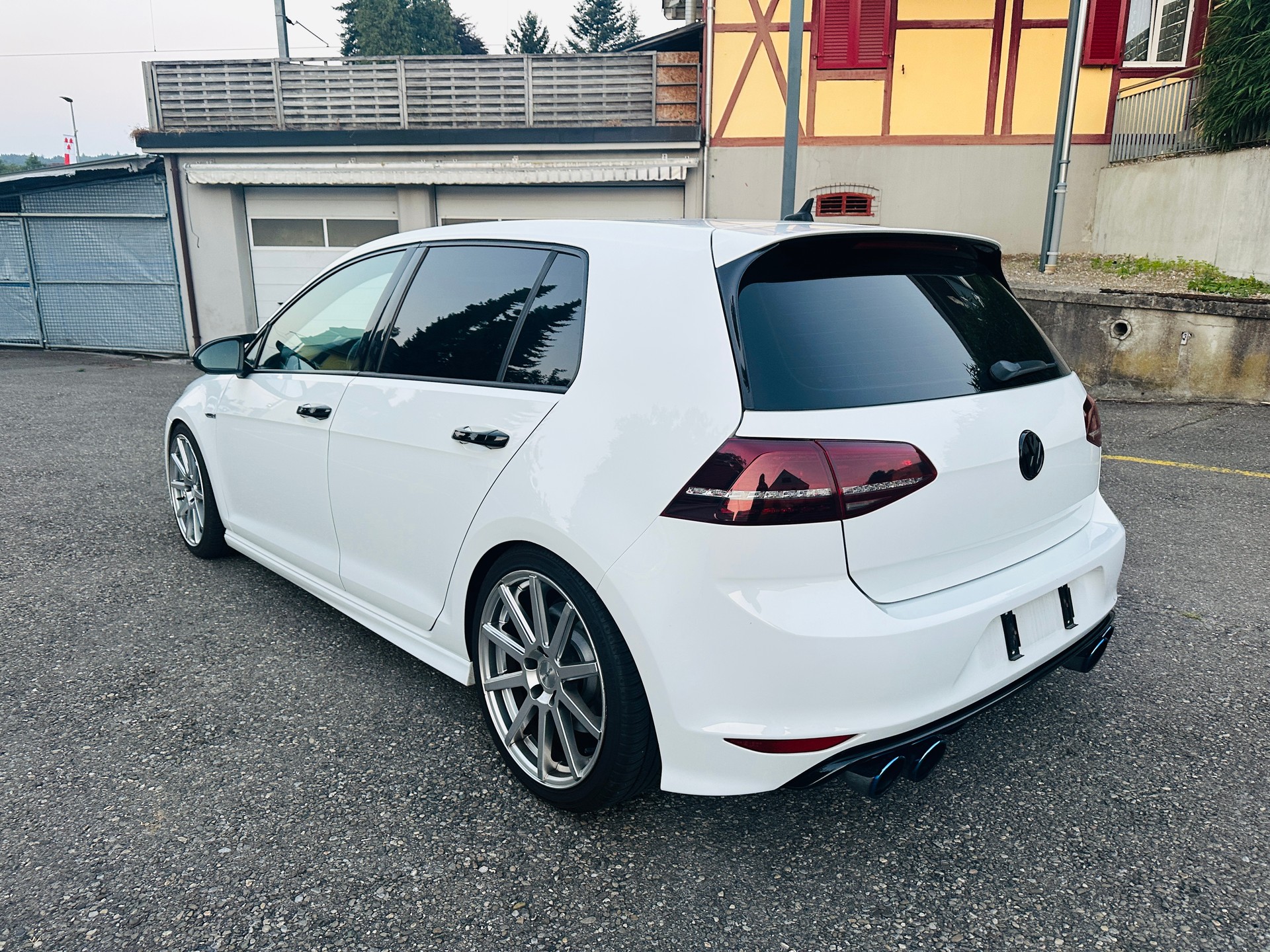 VW Golf 2.0 TSI R 4Motion DSG-image-8