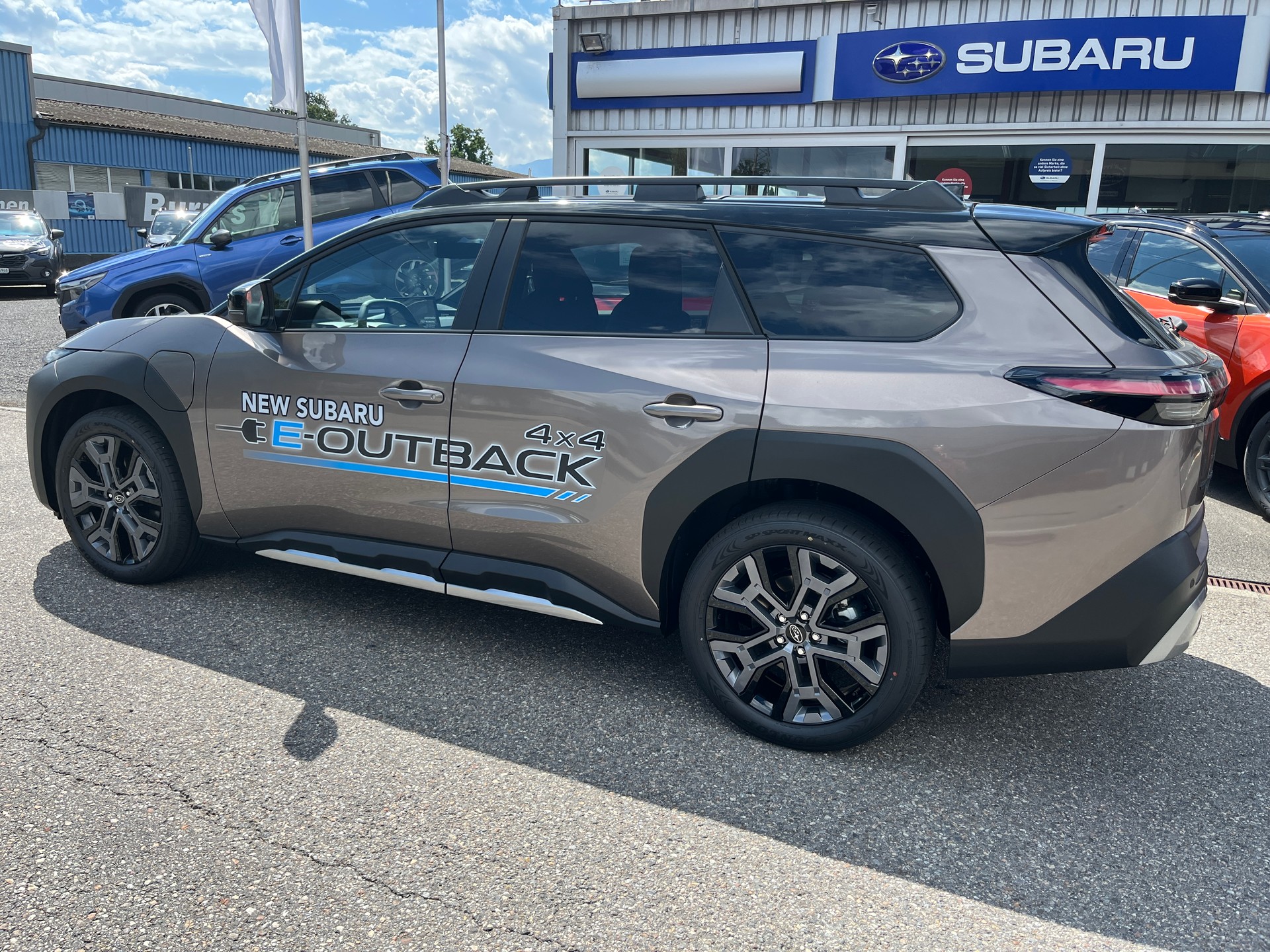 SUBARU E-Outback eV Luxury-showroom-element-2