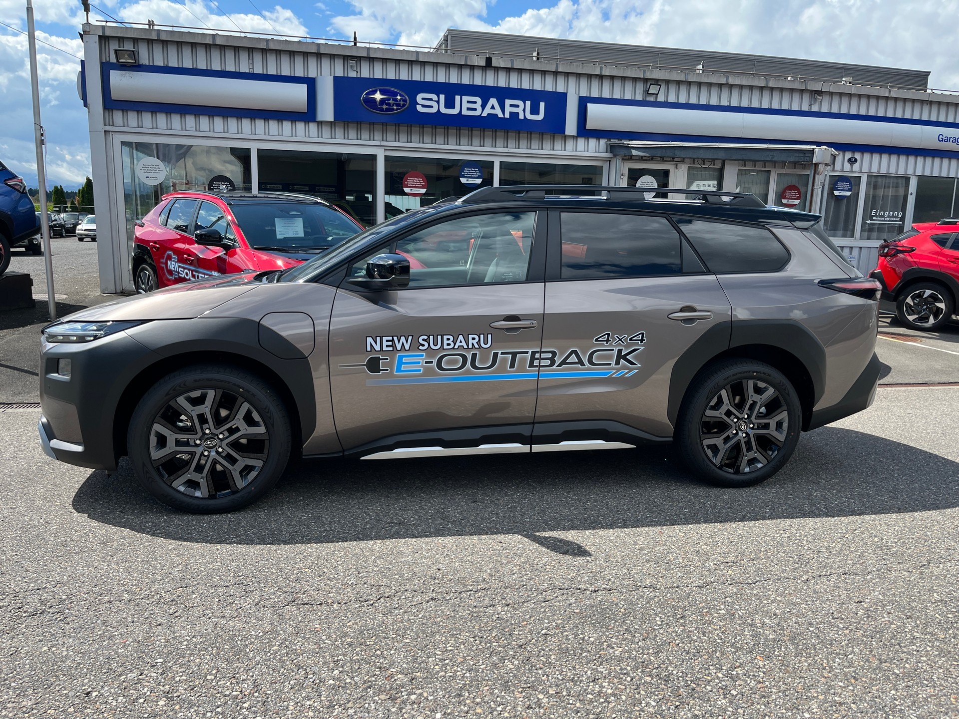 SUBARU E-Outback eV Luxury-showroom-element-1