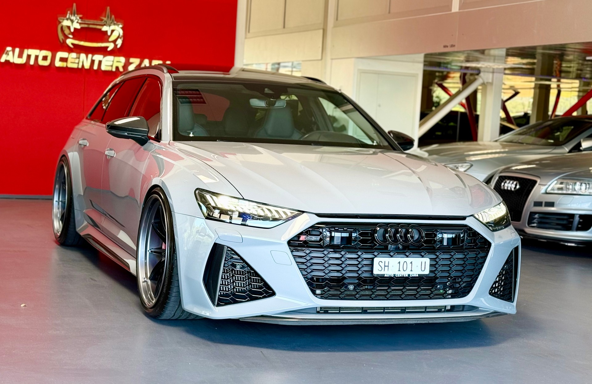 AUDI RS6 Avant 4.0 TFSI V8 Carbon Paket-showroom-element-1