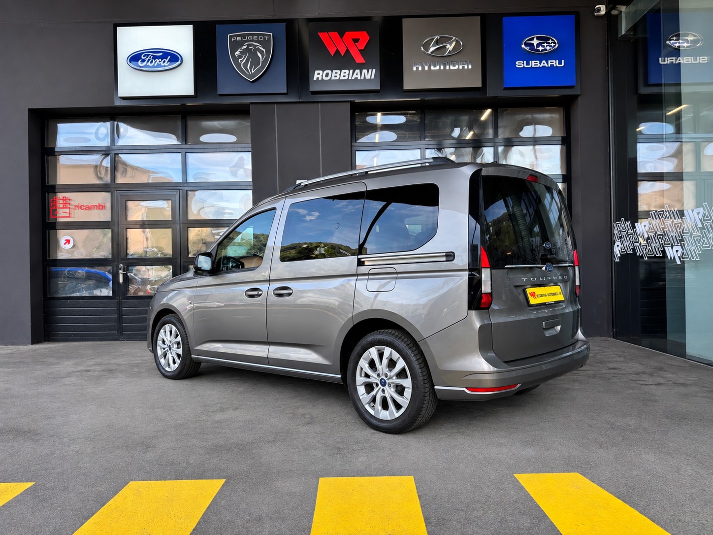 FORD Tourneo Connect 2.0 EcoBlue Titanium Automat-showroom-element-2