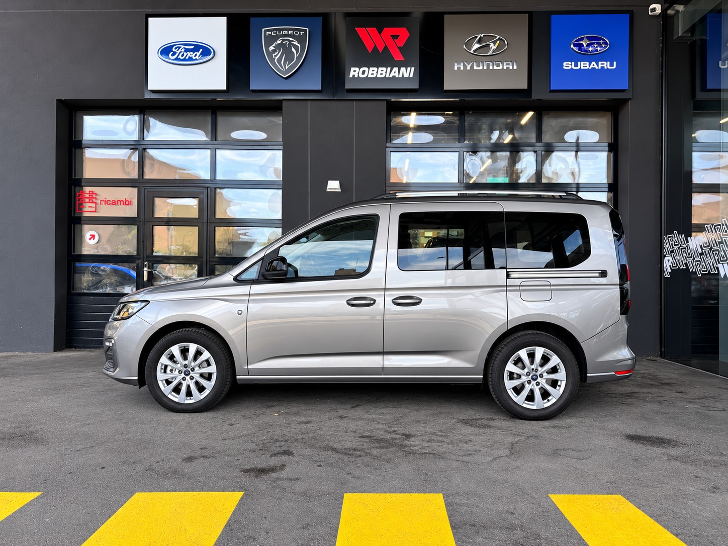 FORD Tourneo Connect 2.0 EcoBlue Titanium Automat-showroom-element-1