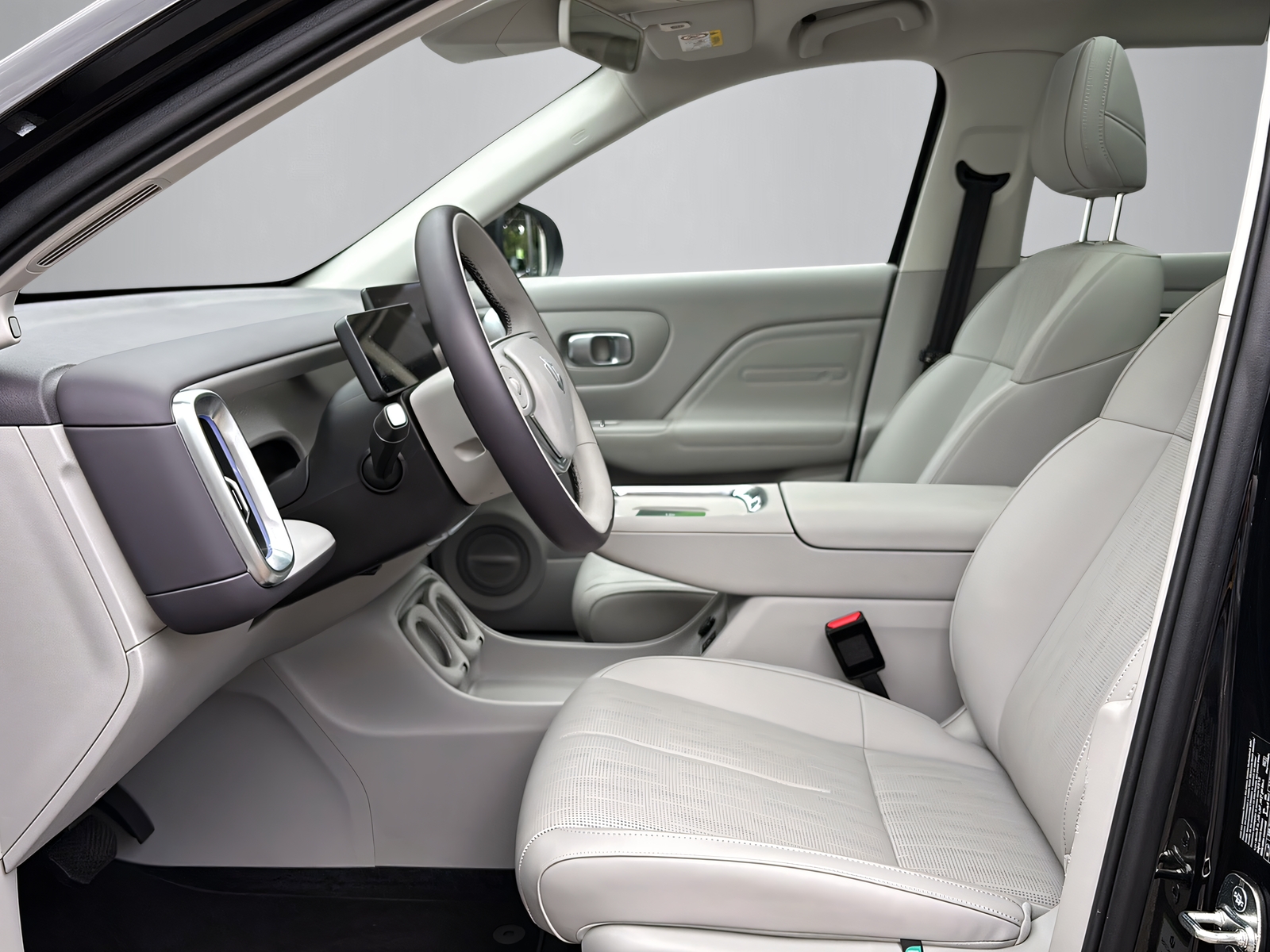 LEAPMOTOR B10 Hybrid EV-showroom-element-2