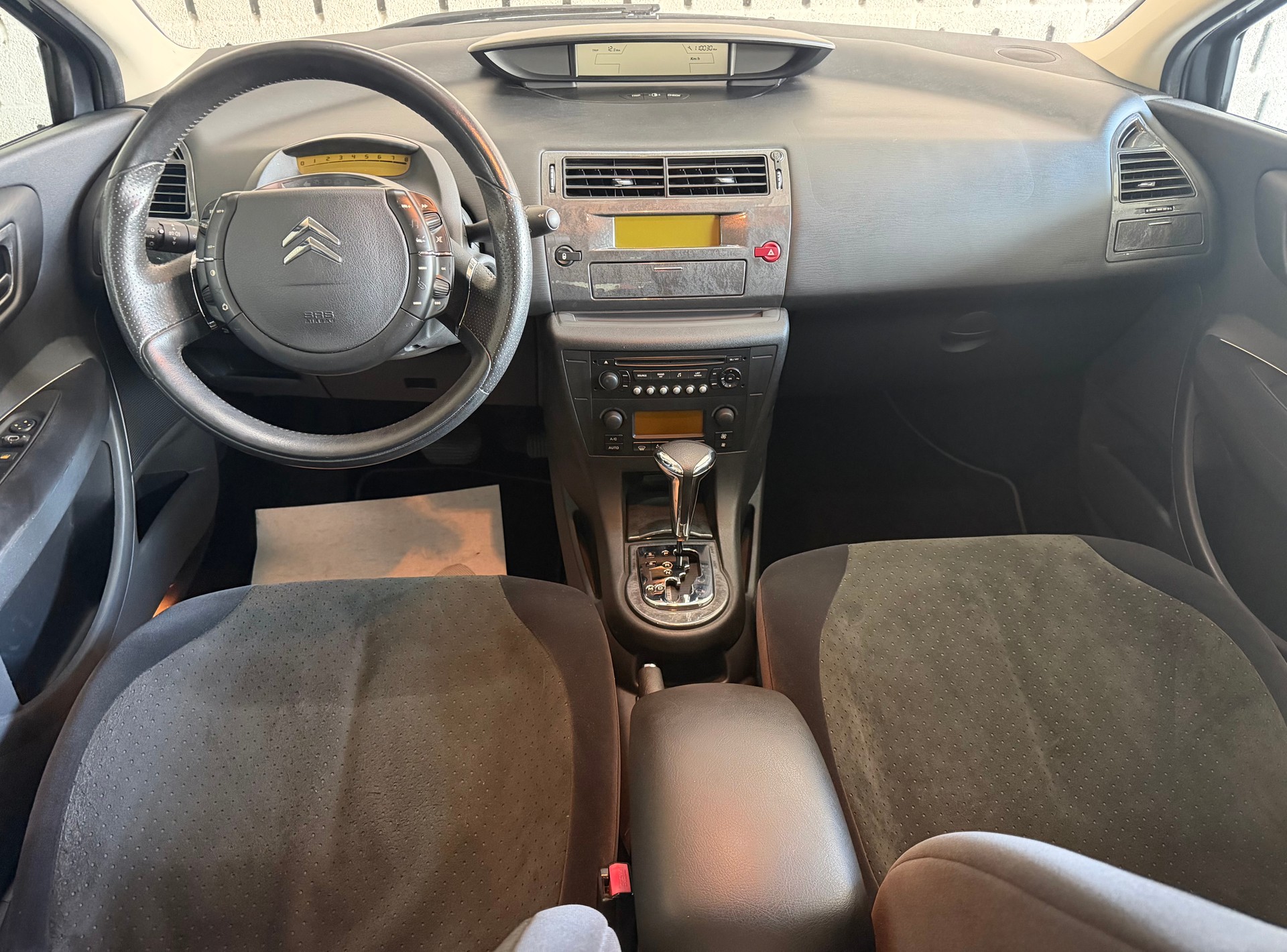 CITROEN C4 Berline 2.0i 16V Exclusive Automatic-showroom-element-3