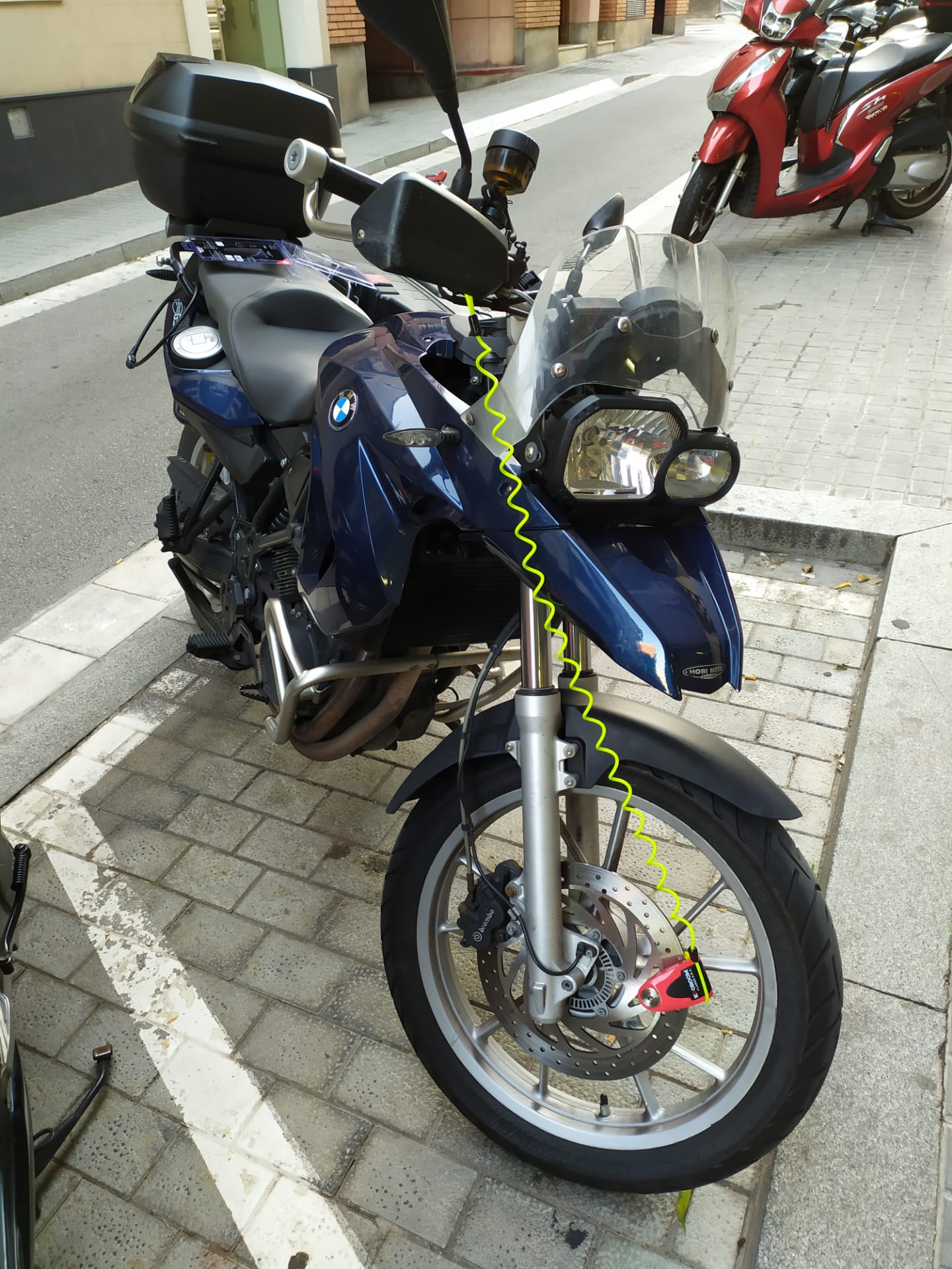 BMW F 650 GS ABS (safetyedition)-image-3