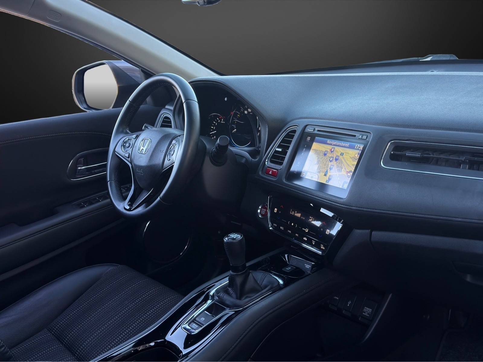 HONDA HR-V 1.6i-DTEC Executive-image-9