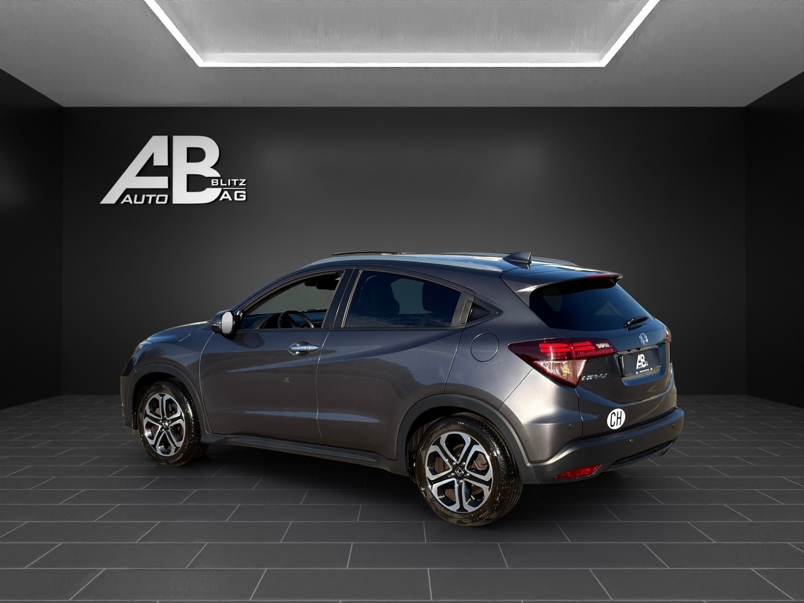 HONDA HR-V 1.6i-DTEC Executive-showroom-element-2