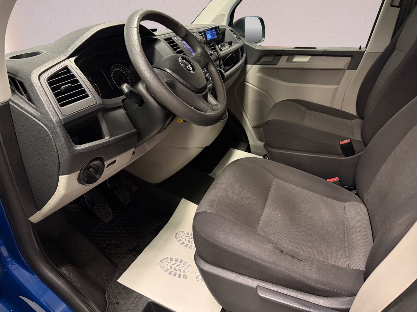 VW T6 2.0 TDI Transporter-image-12