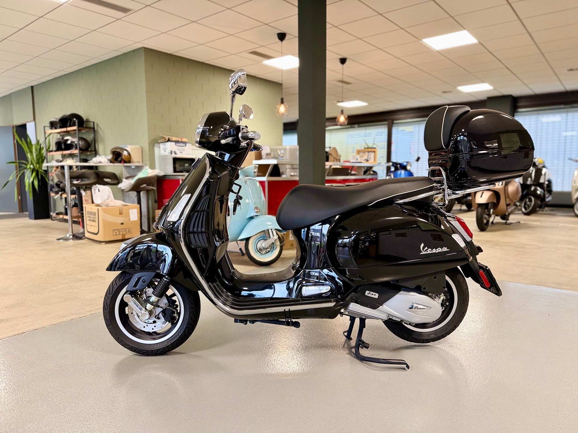 PIAGGIO Vespa GTS 125 Super ABS-image-4