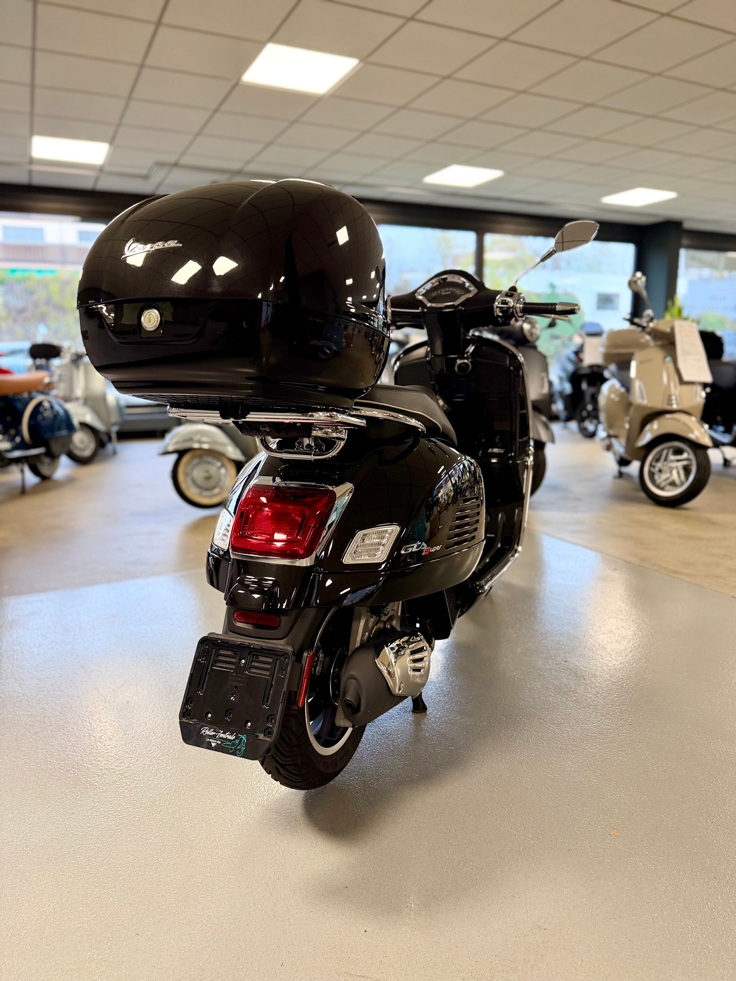 PIAGGIO Vespa GTS 125 Super ABS-image-3