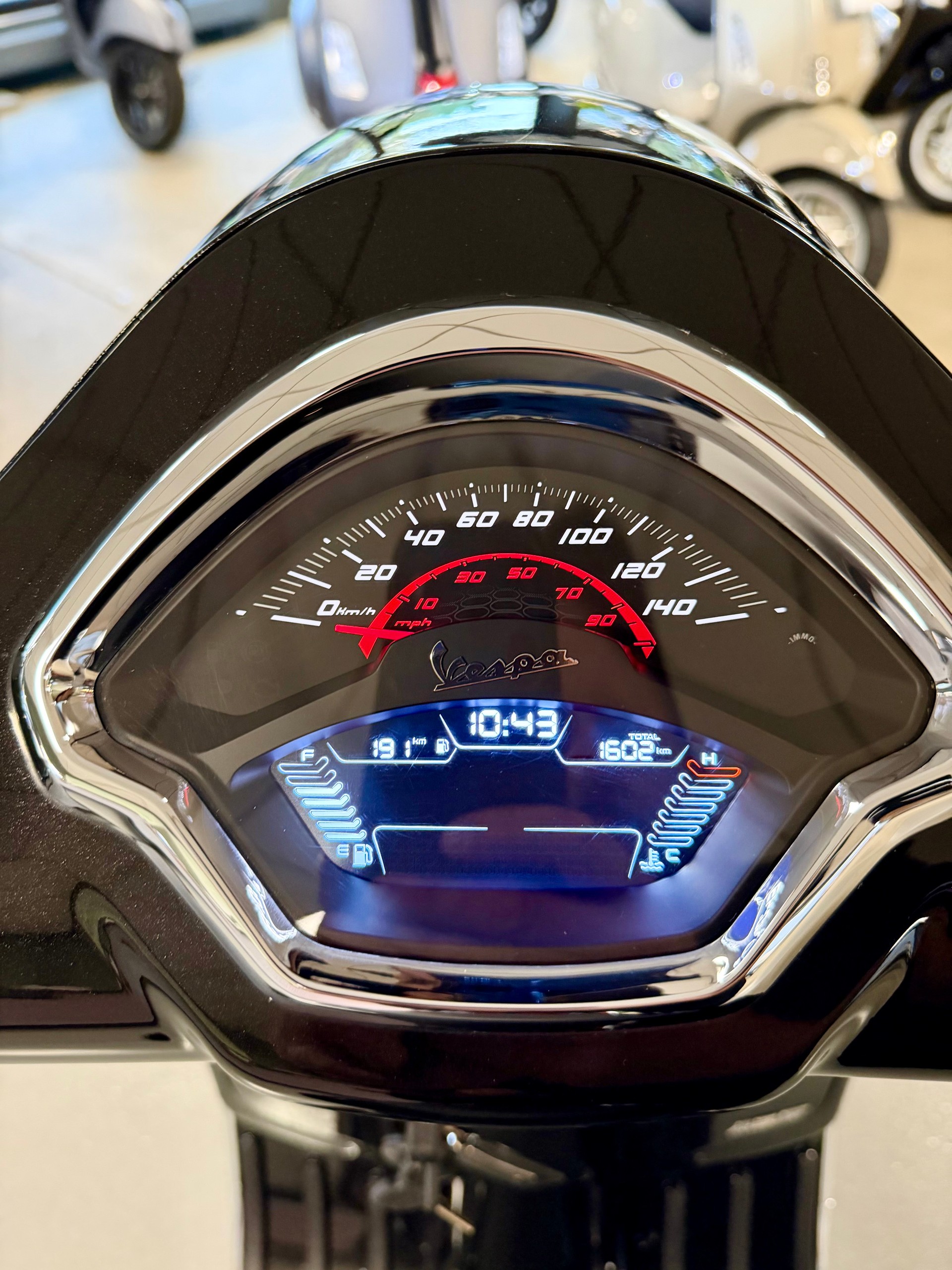 PIAGGIO Vespa GTS 125 Super ABS-image-9