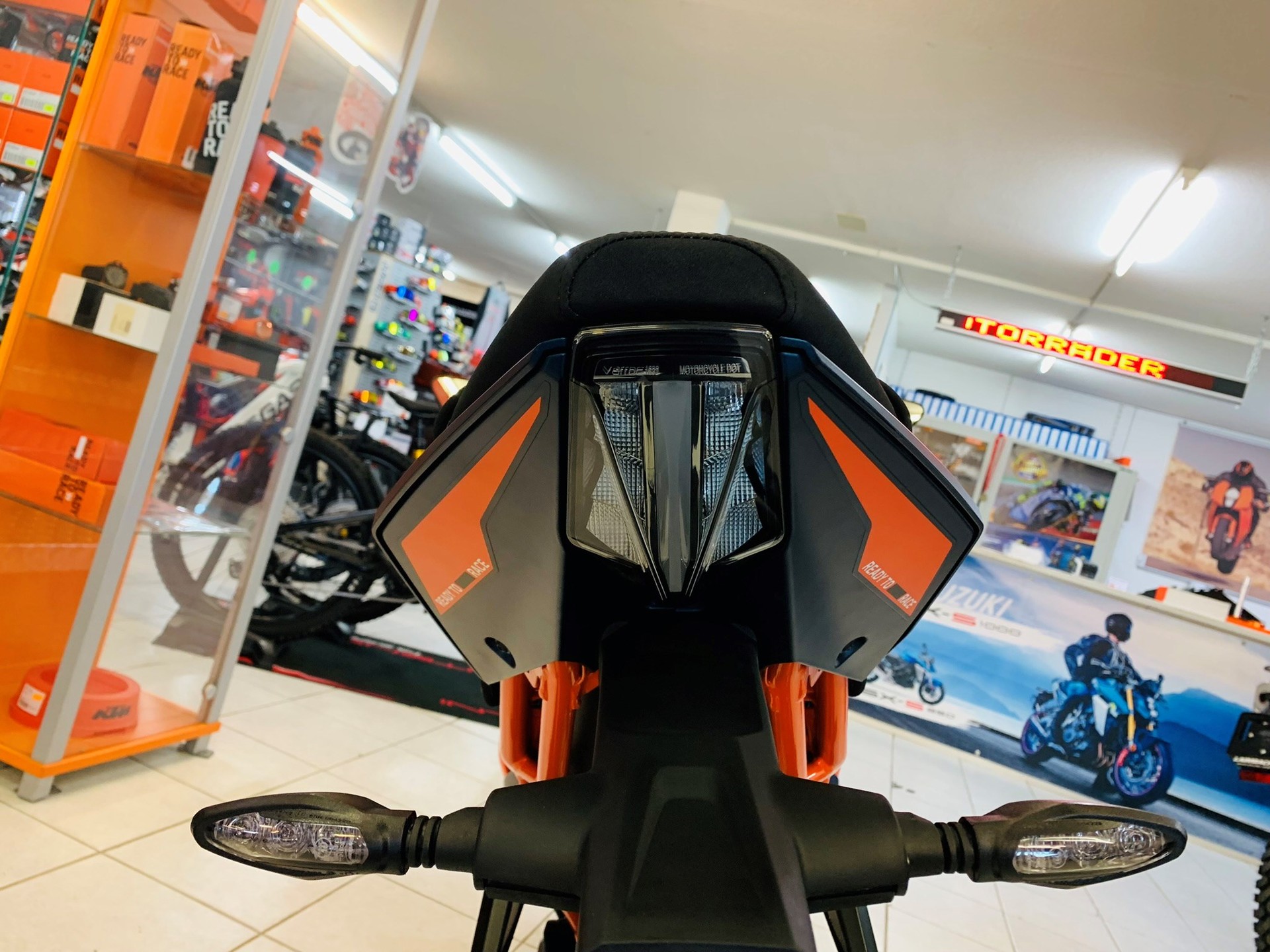 KTM RC 390 ABS-image-3