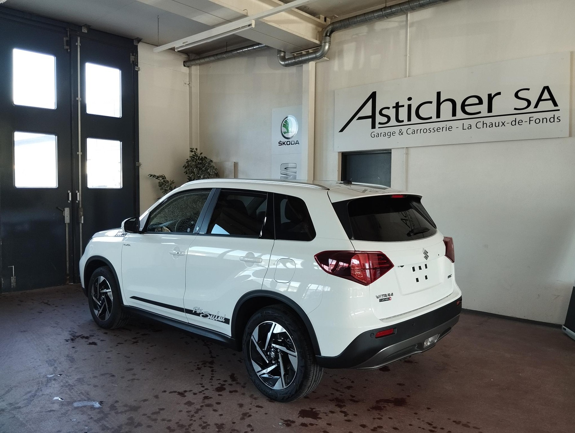 SUZUKI Vitara 1.5 Hybrid Piz Sulai Top 4x4 AGS-showroom-element-3