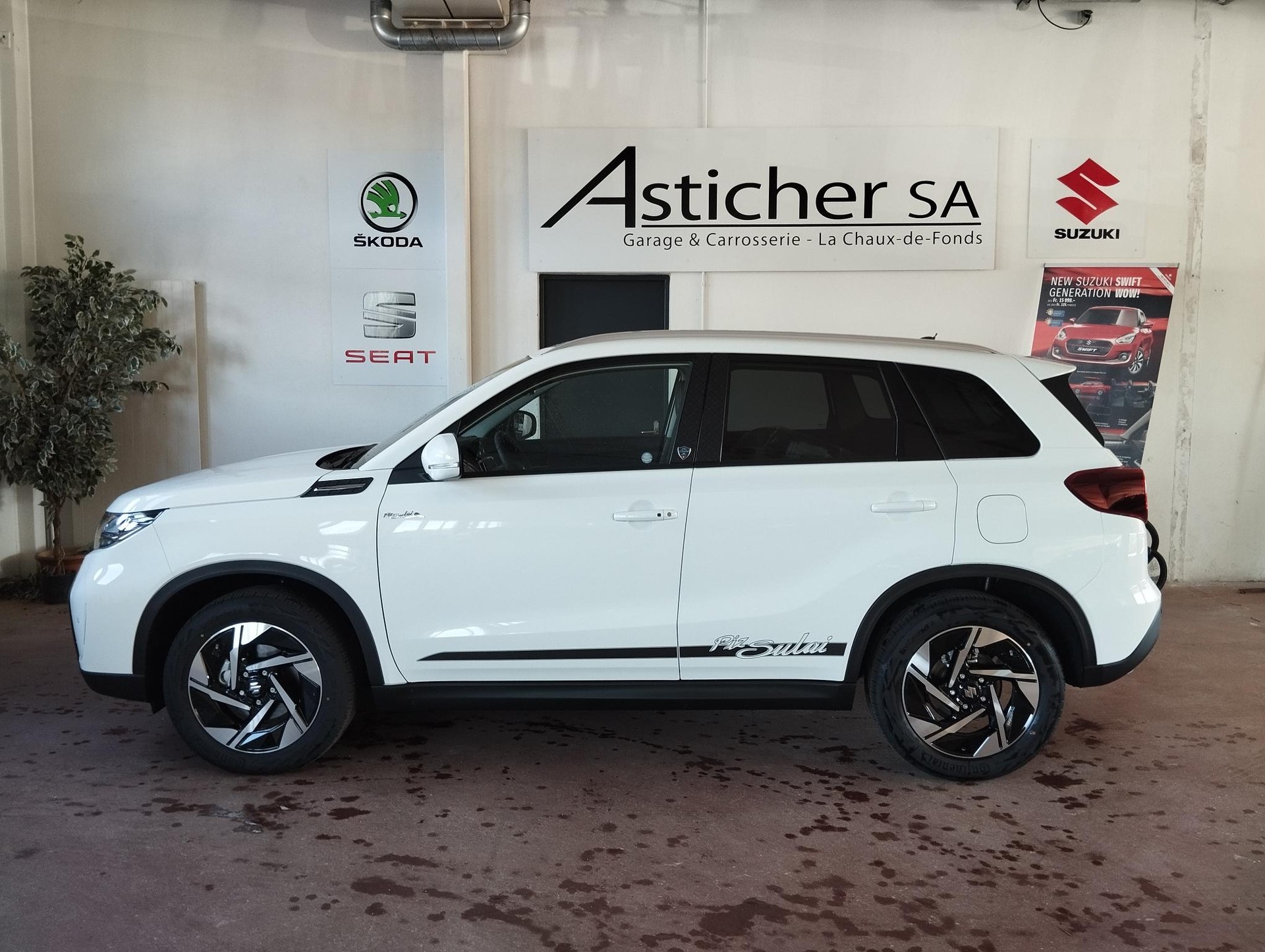 SUZUKI Vitara 1.5 Hybrid Piz Sulai Top 4x4 AGS-showroom-element-2